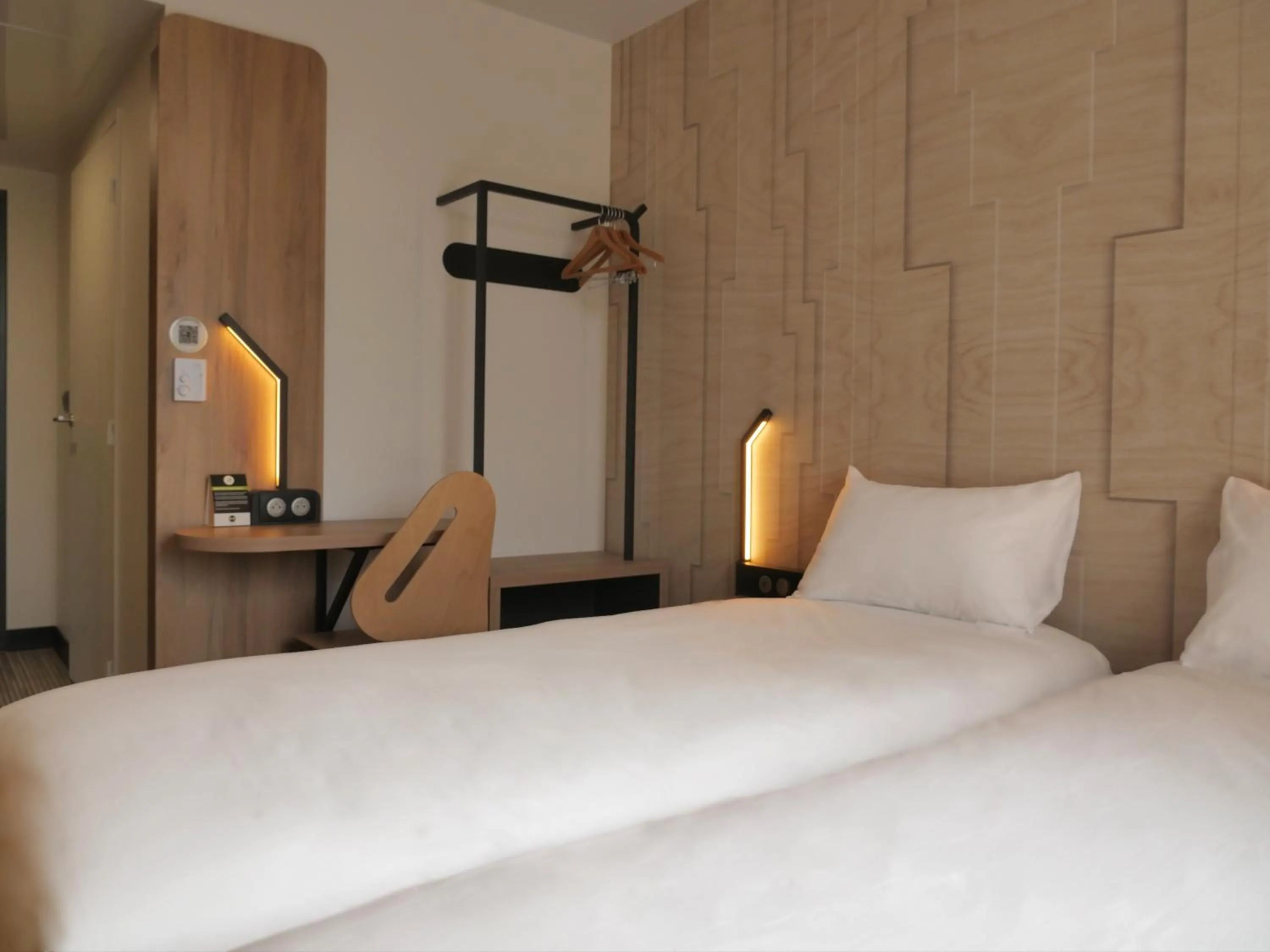 Bedroom, Bed in B&B HOTEL Carcassonne Rocadest La Cité