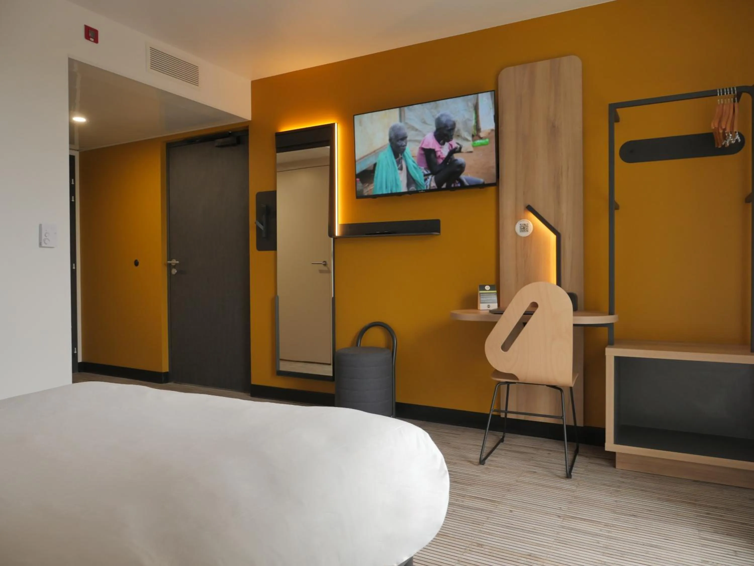 Bedroom, Bed in B&B HOTEL Carcassonne Rocadest La Cité