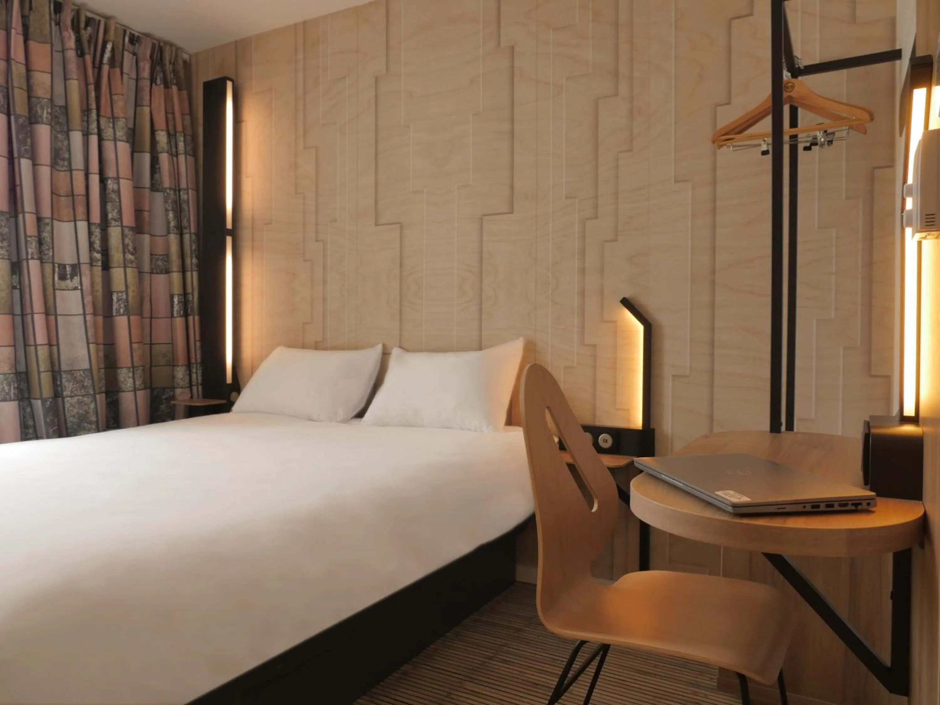 Bedroom, Bed in B&B HOTEL Carcassonne Rocadest La Cité