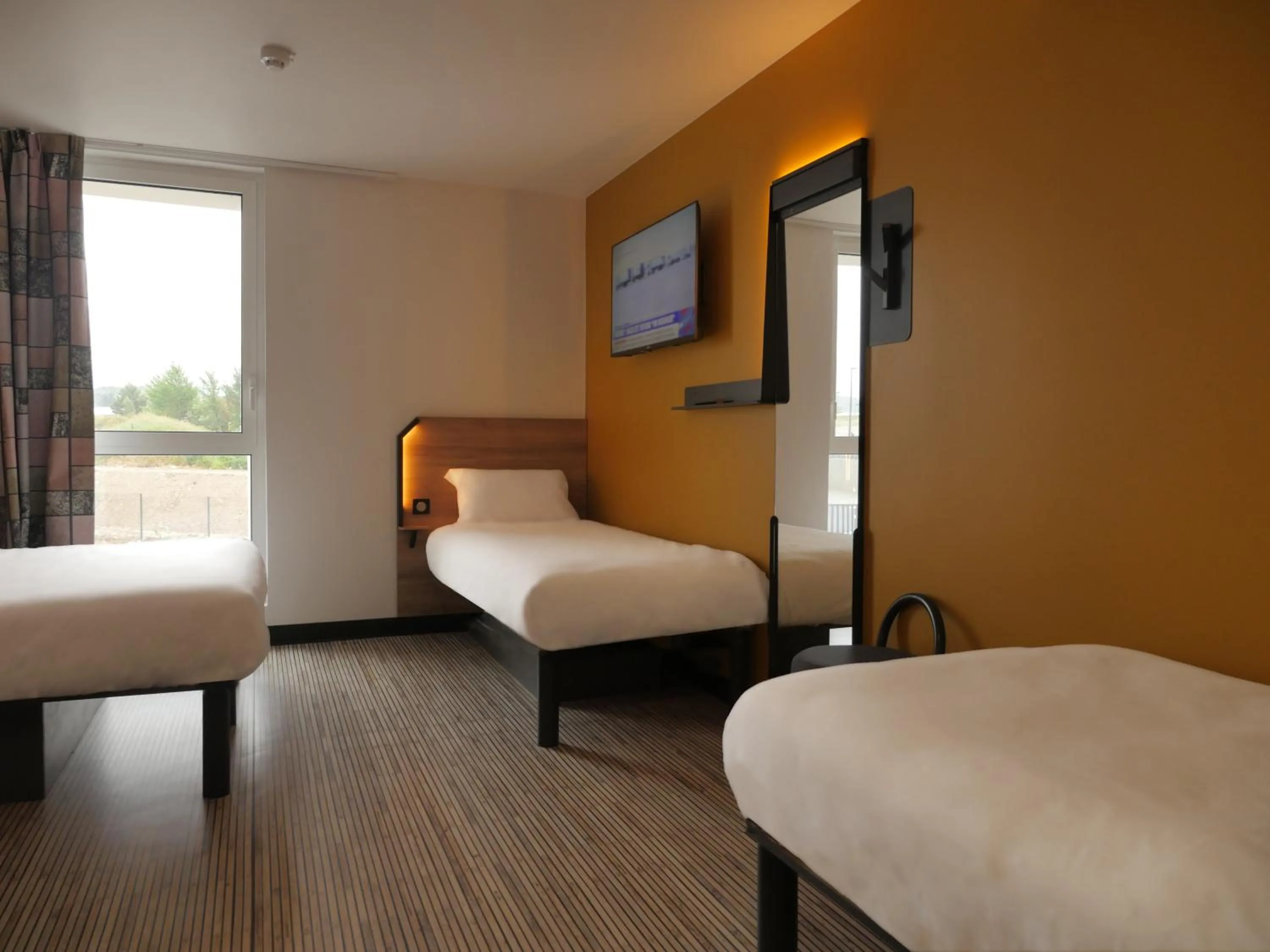 Bedroom, Bed in B&B HOTEL Carcassonne Rocadest La Cité