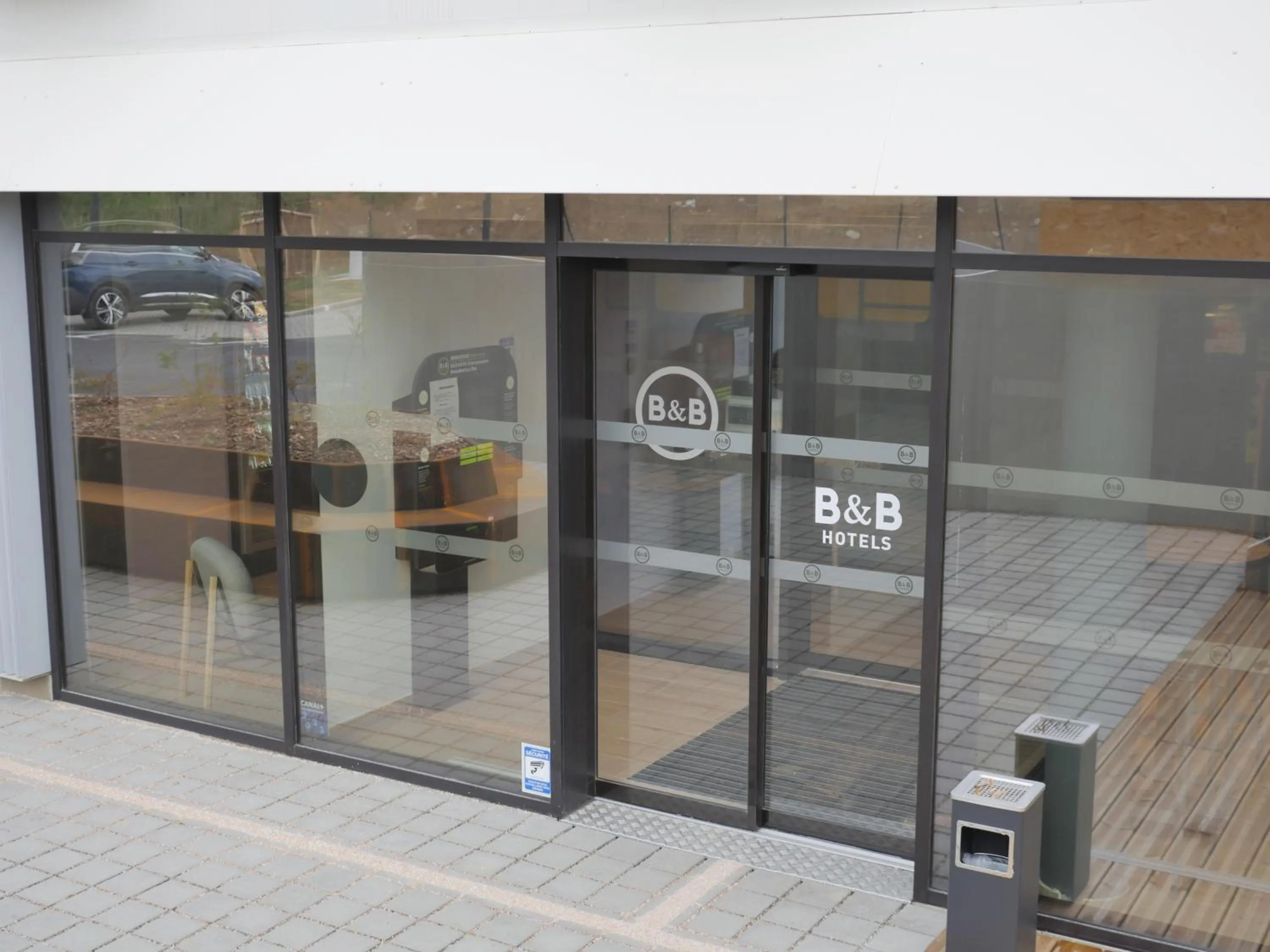 Facade/entrance in B&B HOTEL Carcassonne Rocadest La Cité