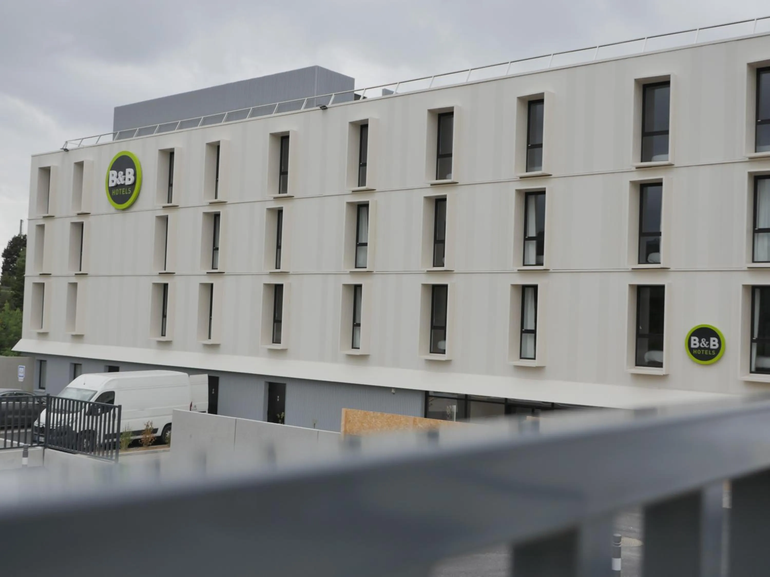 Property building in B&B HOTEL Carcassonne Rocadest La Cité