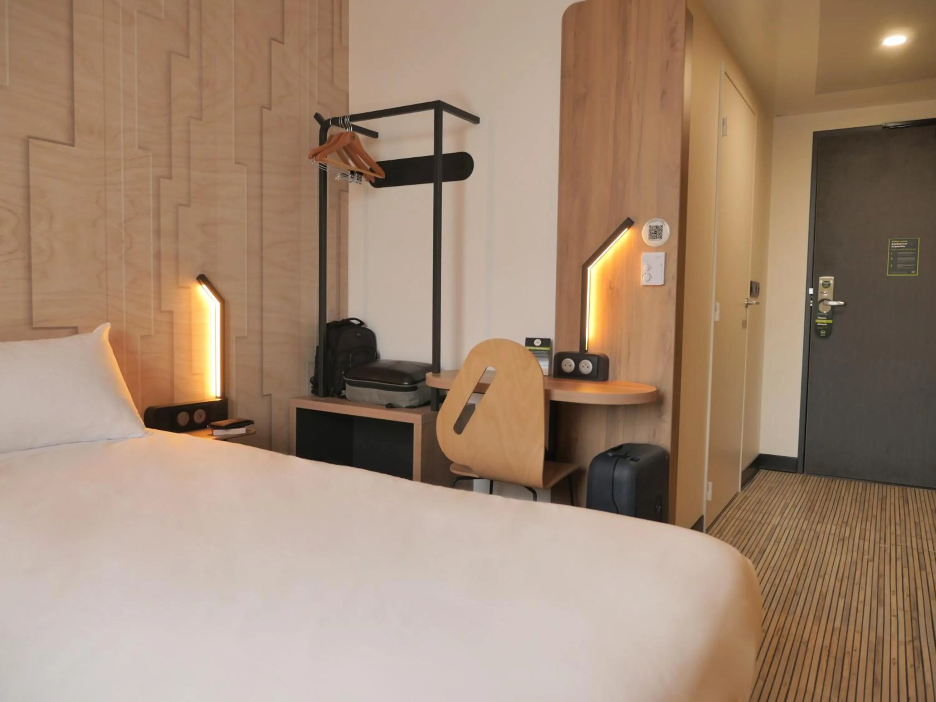 Bedroom, Bed in B&B HOTEL Carcassonne Rocadest La Cité