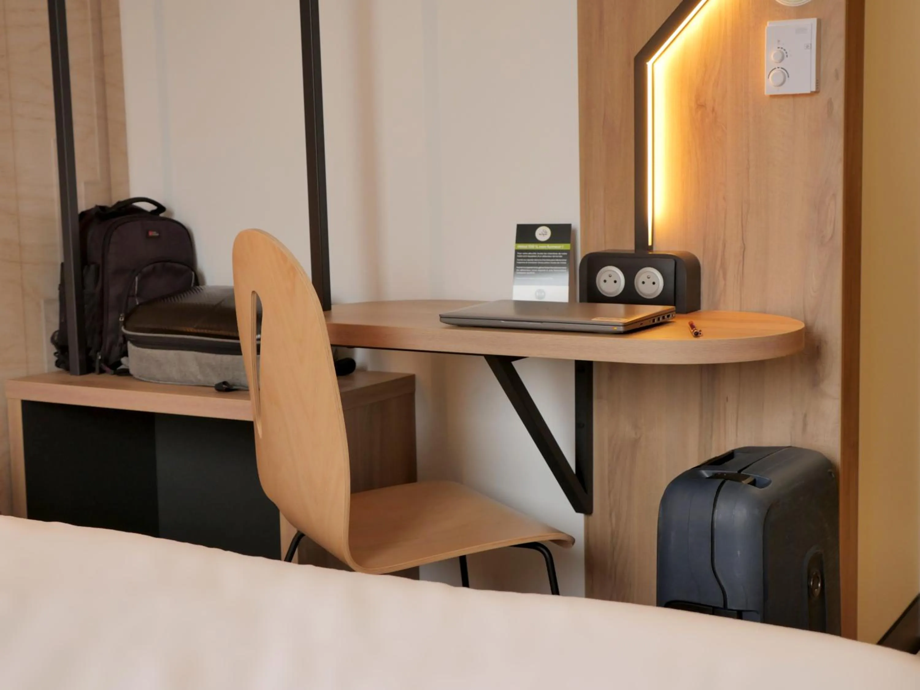 Bedroom, Bed in B&B HOTEL Carcassonne Rocadest La Cité