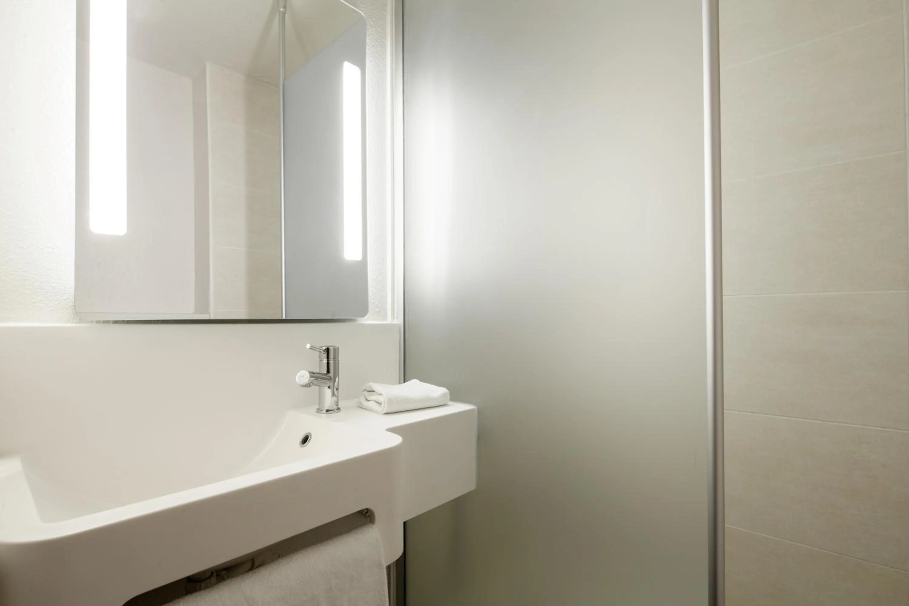 Bathroom in B&B HOTEL Carcassonne Rocadest La Cité