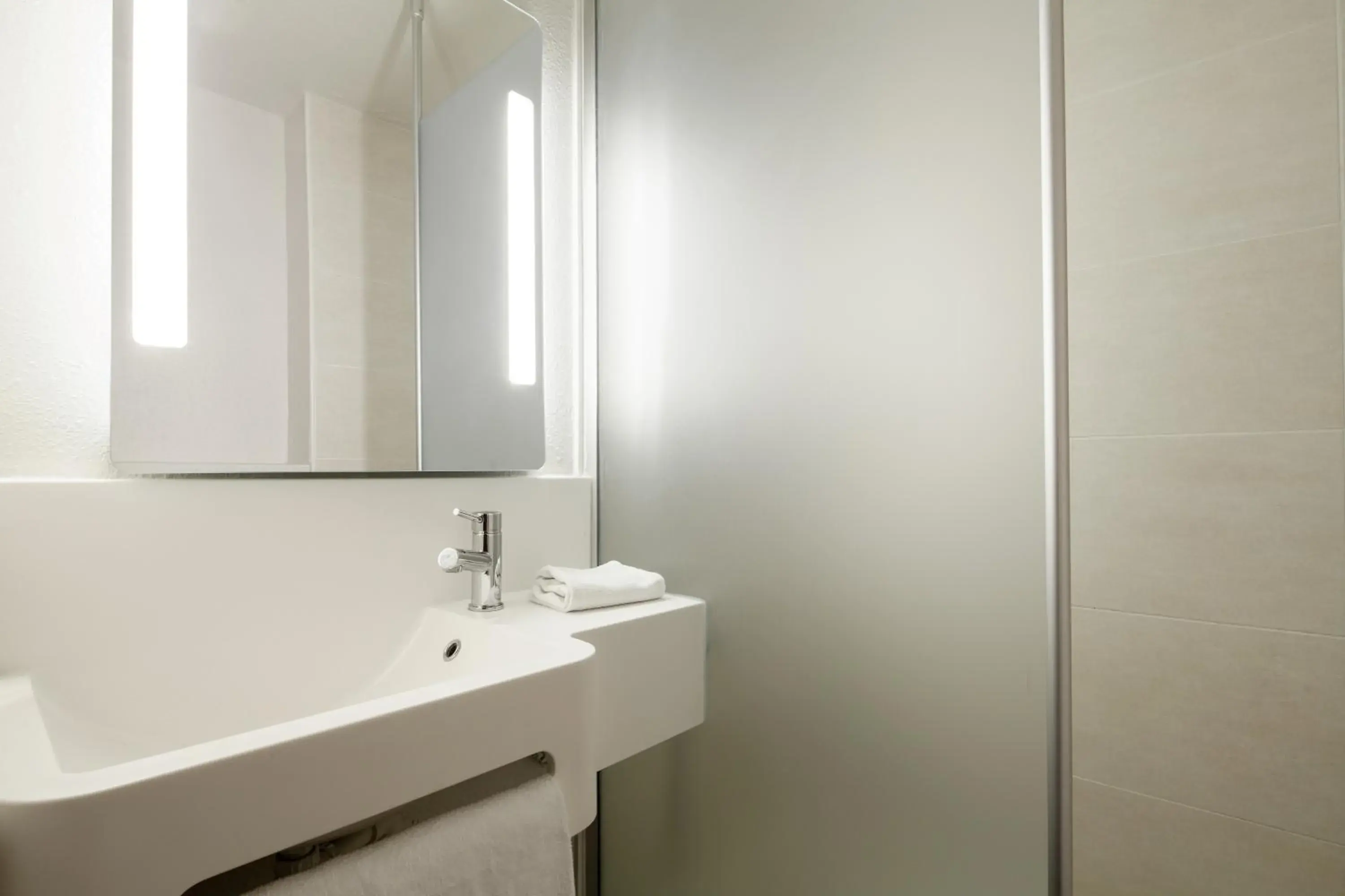 Standard Double Room in B&B HOTEL Carcassonne Rocadest La Cité Standard Double Room in B&B HOTEL Carcassonne Rocadest La Cité