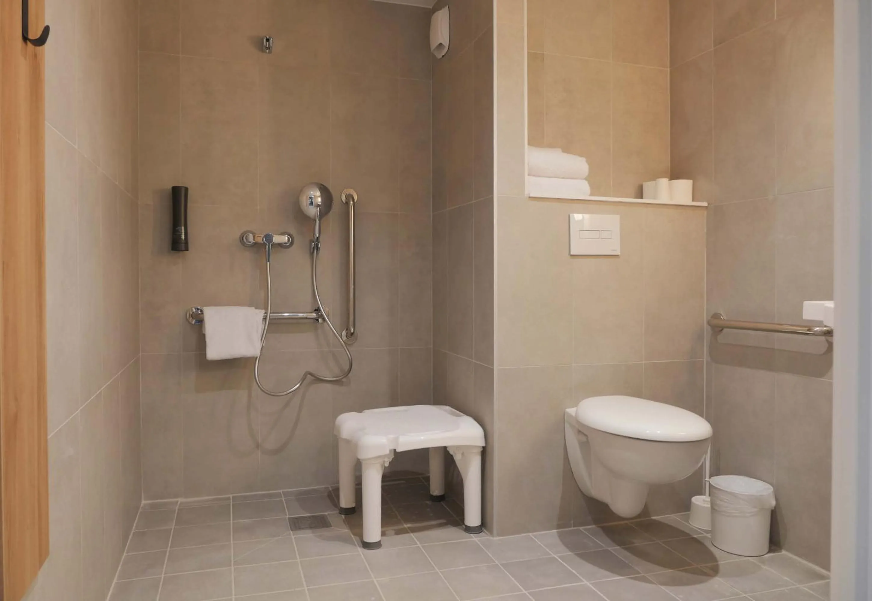 Bathroom in B&B HOTEL Carcassonne Rocadest La Cité