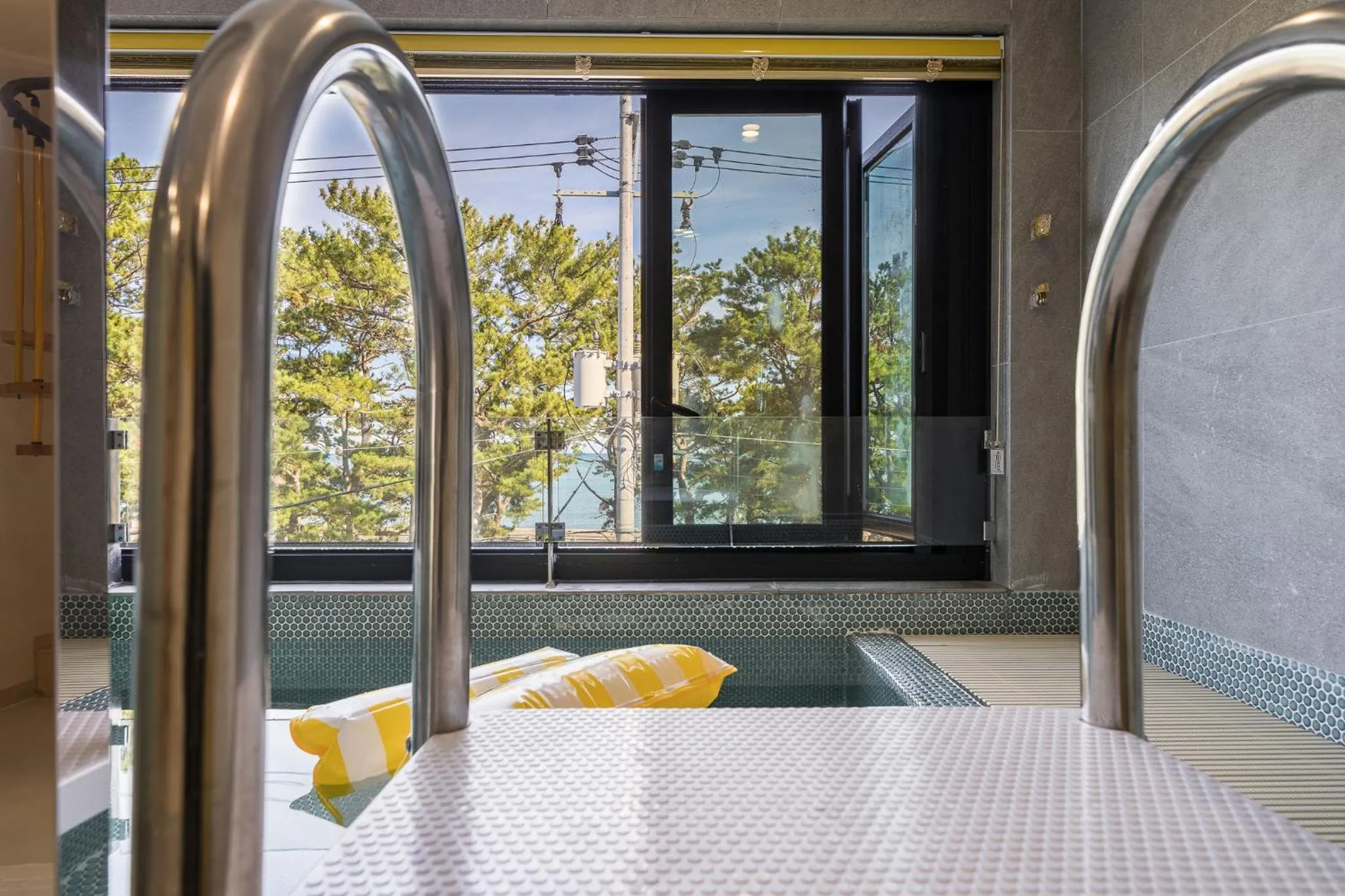 View (from property/room), Bed in From H Brown Dot Hotel Gyeongju Yangnam