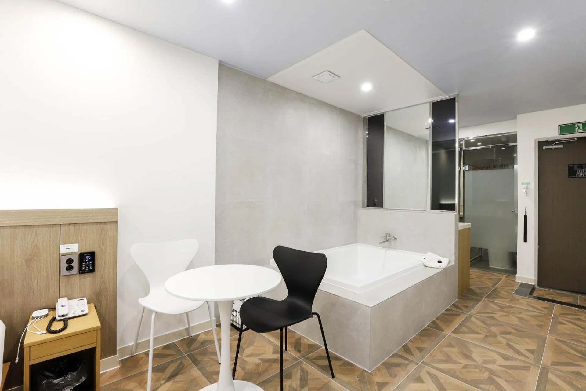 Seating area, Bed in From H Brown Dot Hotel Gyeongju Yangnam