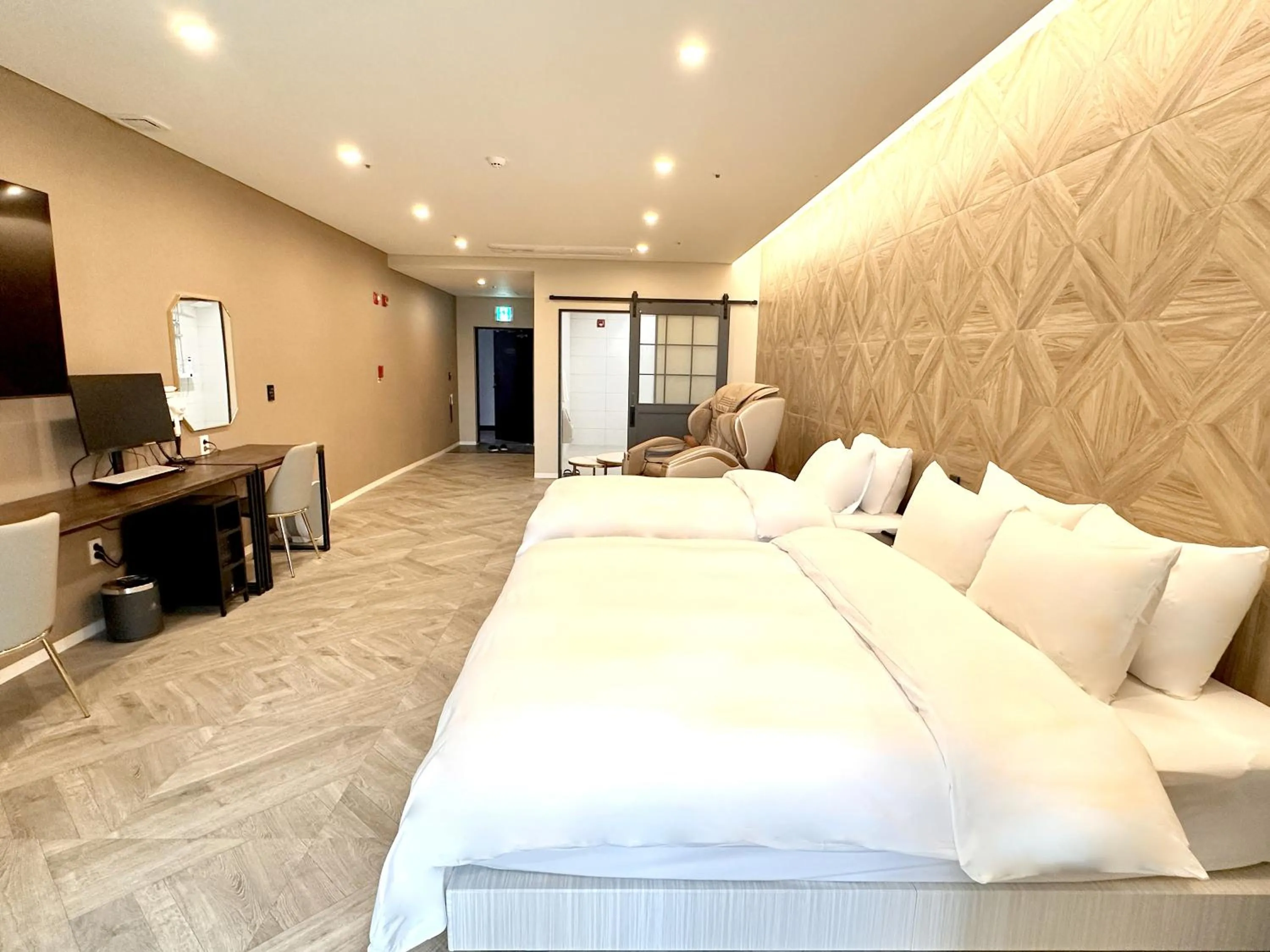Bedroom, Bed in Restia Incheon Bay Hotel