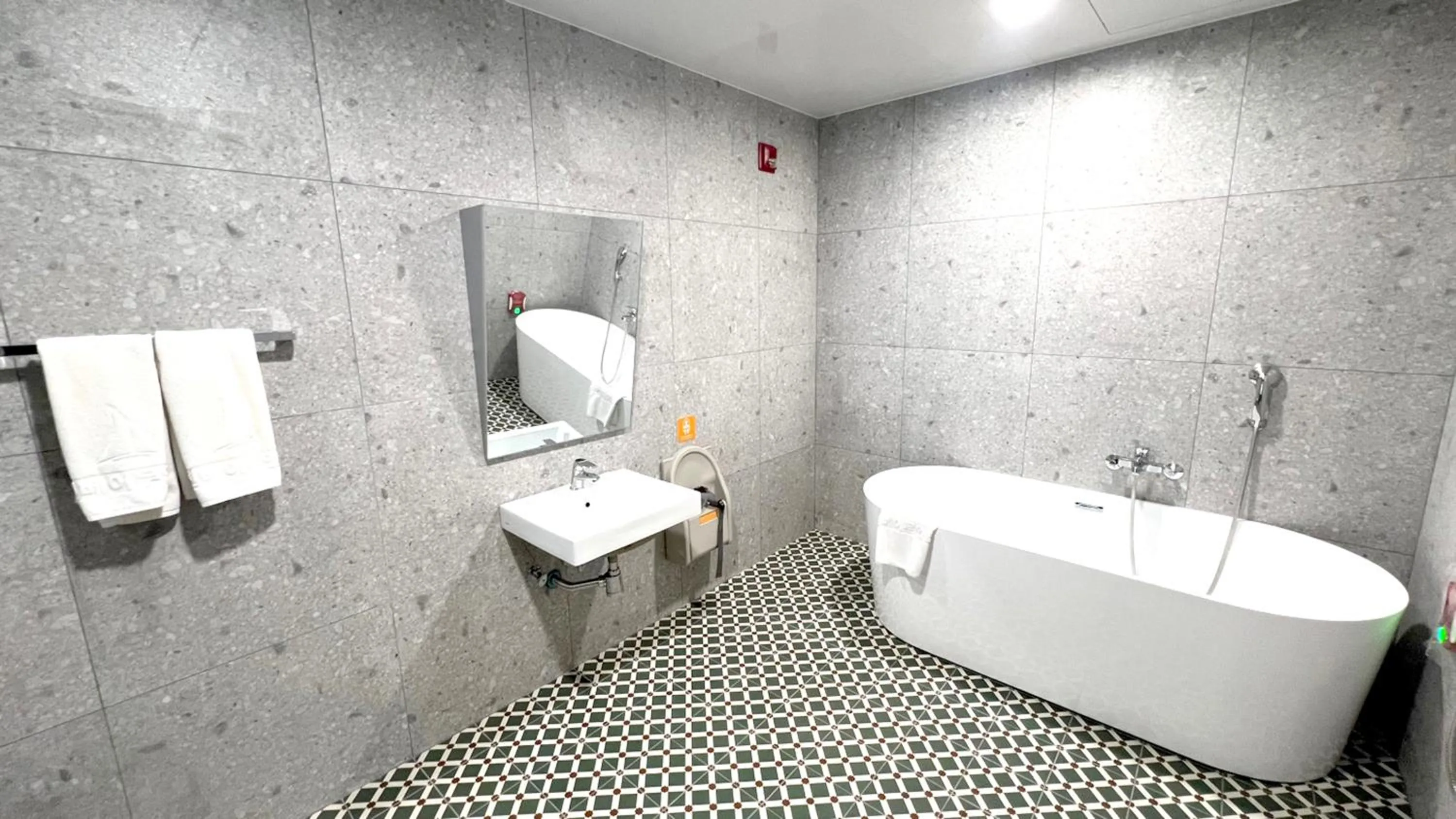 Shower in Restia Incheon Bay Hotel