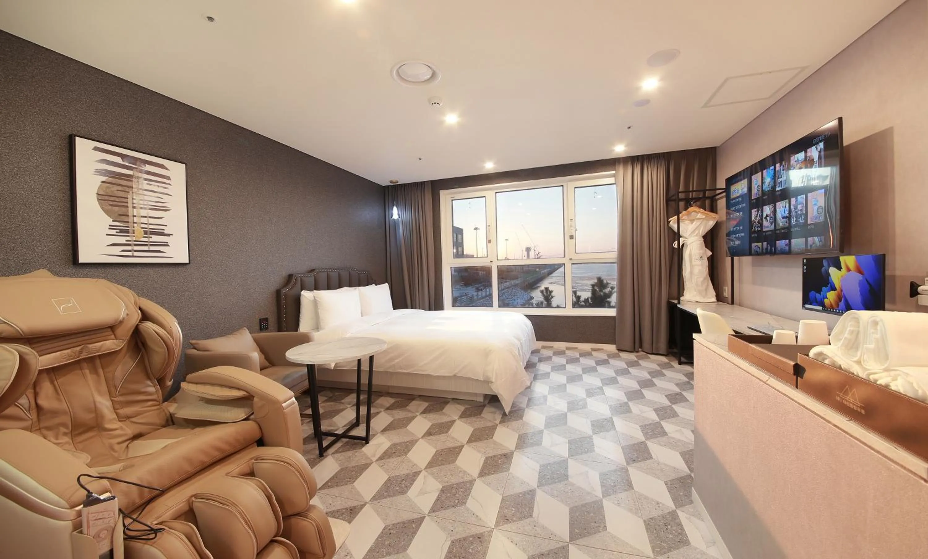 Bedroom, Bed in Restia Incheon Bay Hotel