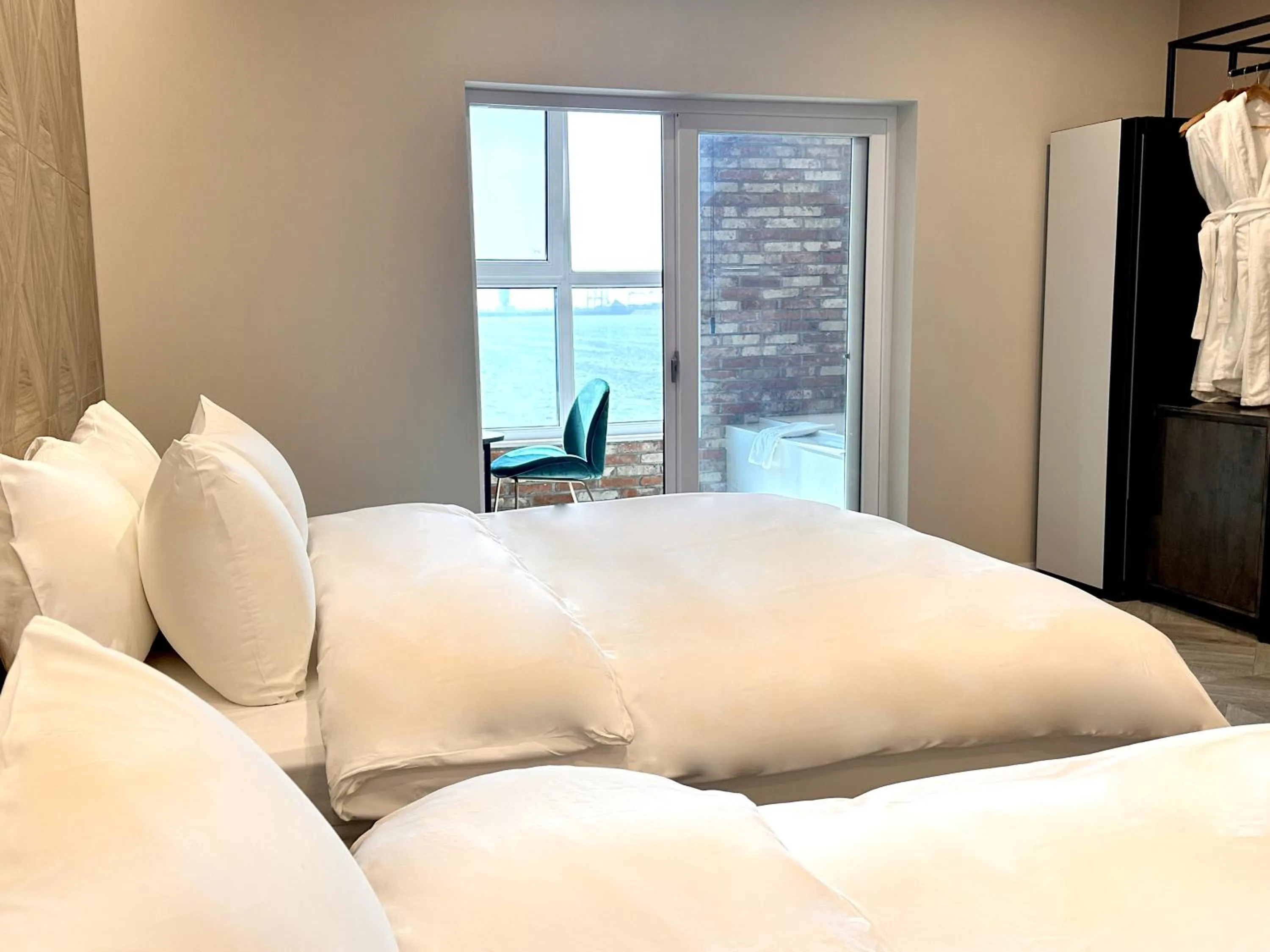 Bedroom, Bed in Restia Incheon Bay Hotel