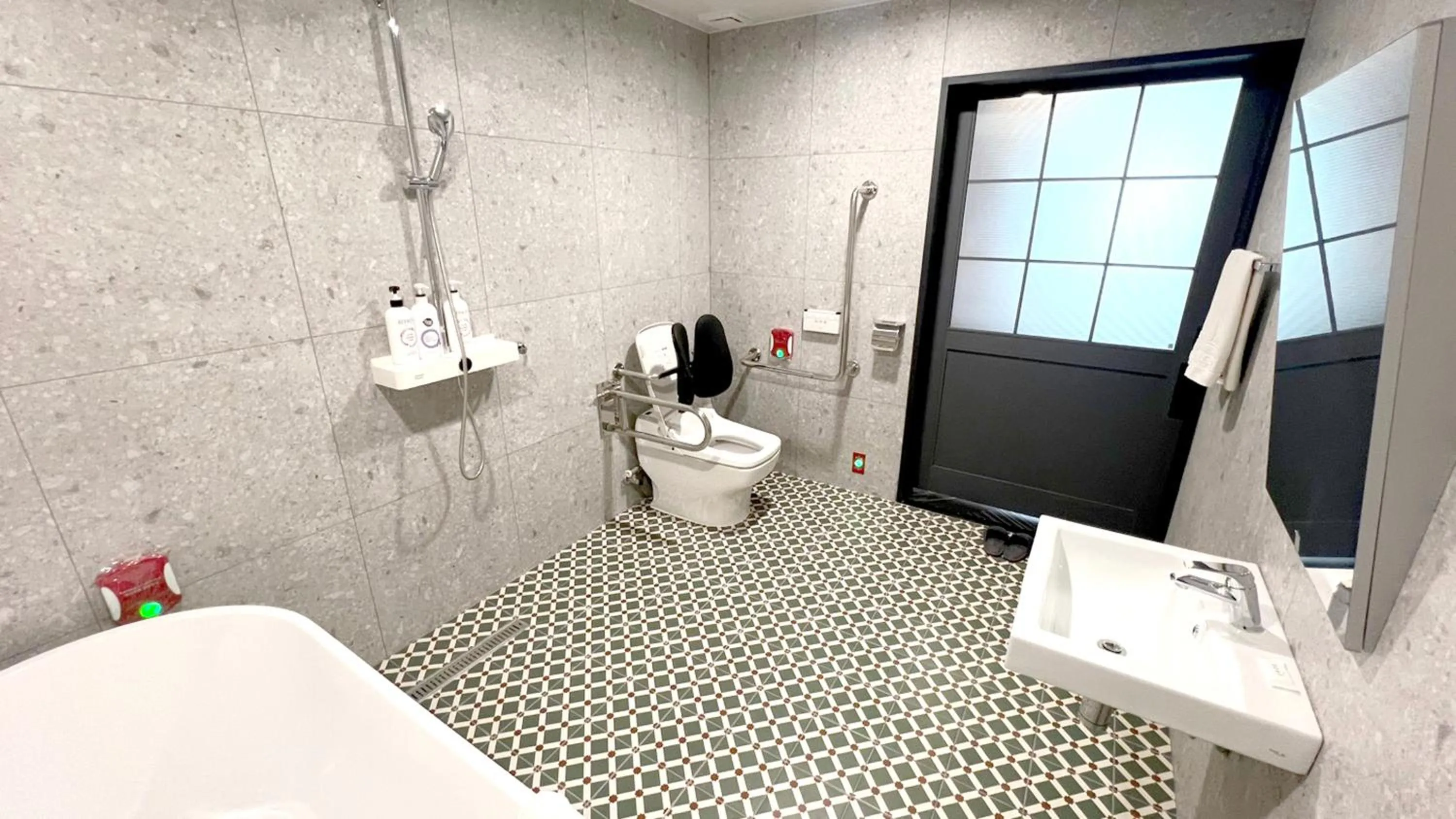 Shower in Restia Incheon Bay Hotel