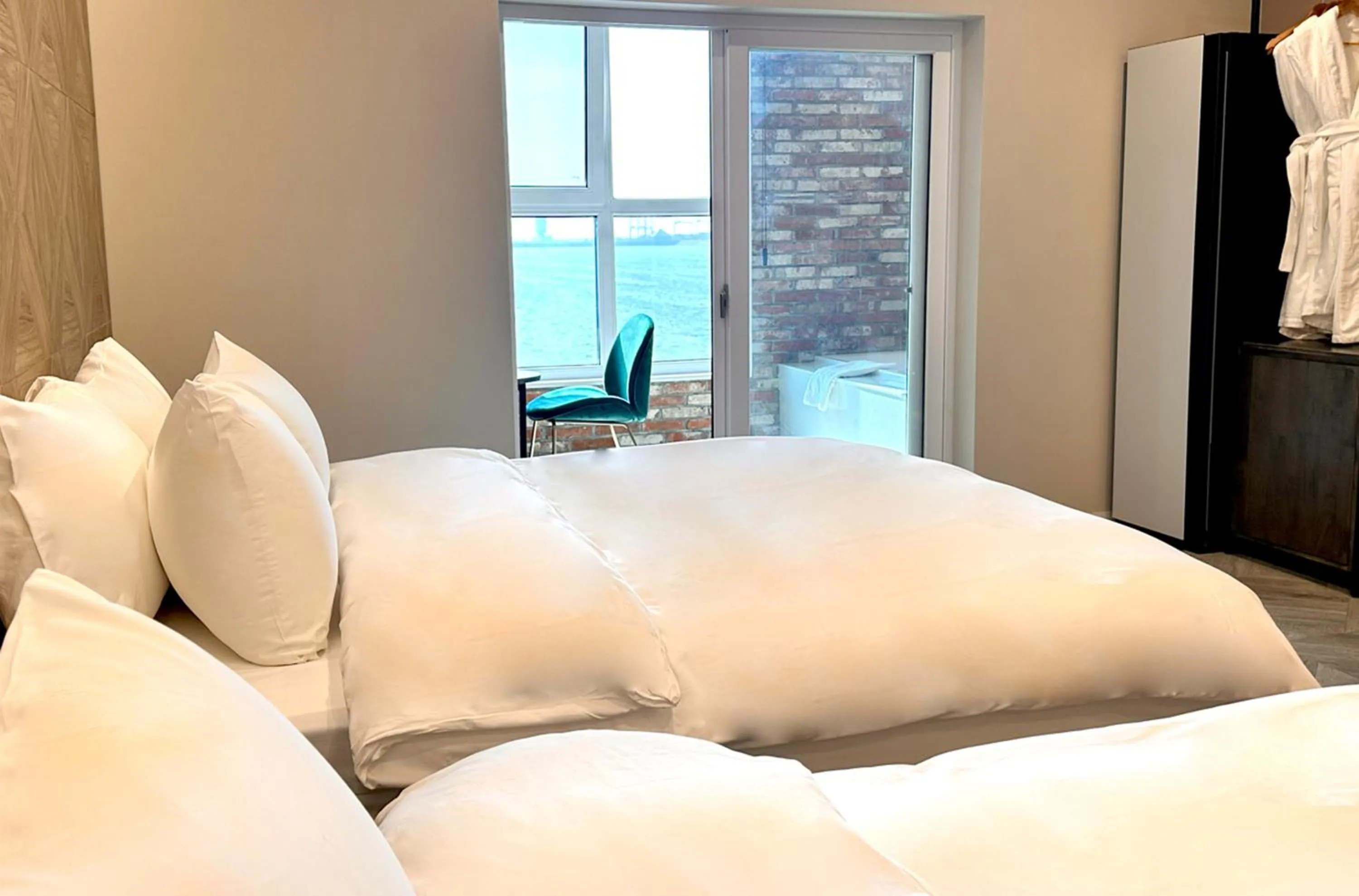 Bedroom, Bed in Restia Incheon Bay Hotel