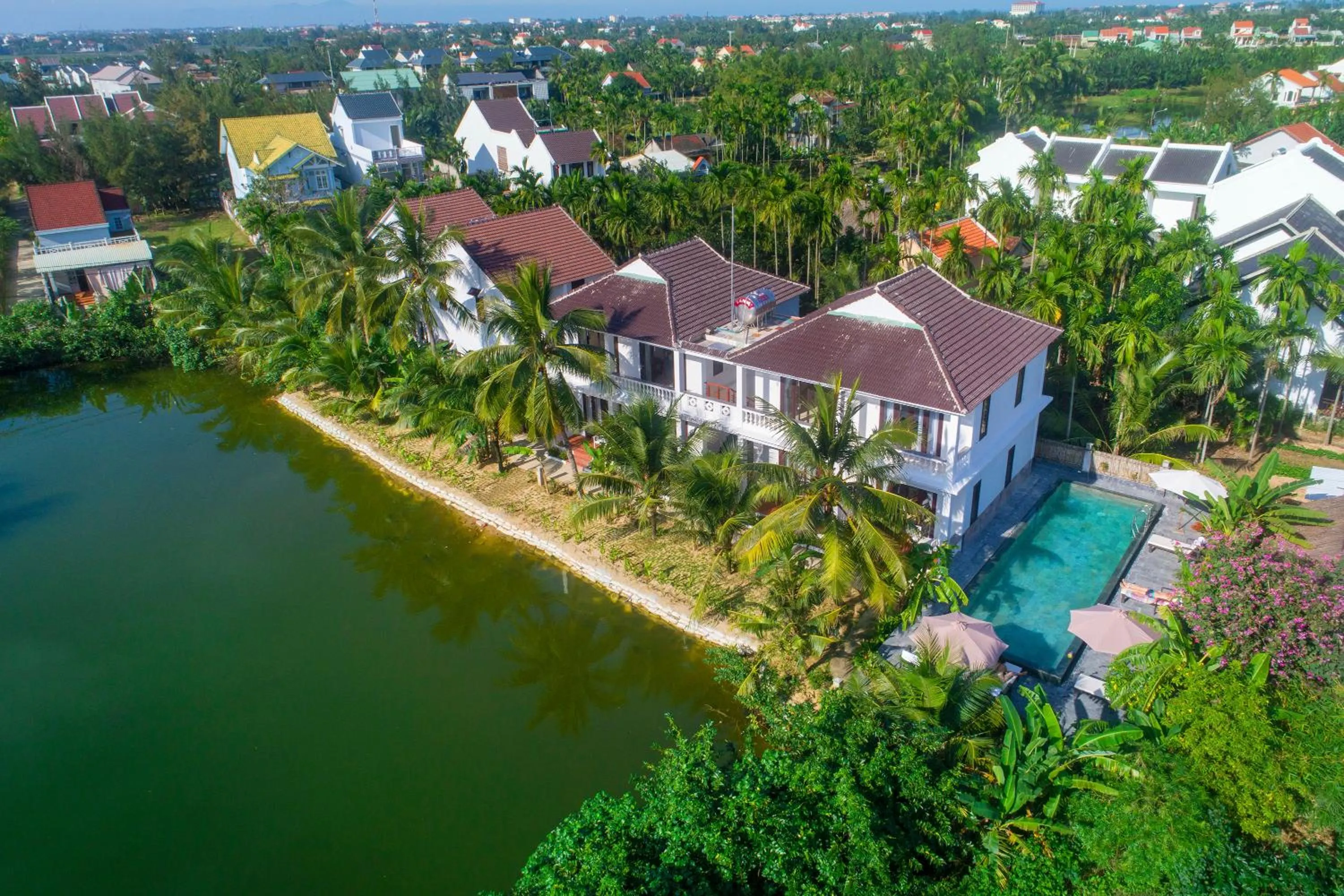 Bird's eye view, Bird's-eye View in Luna Villa