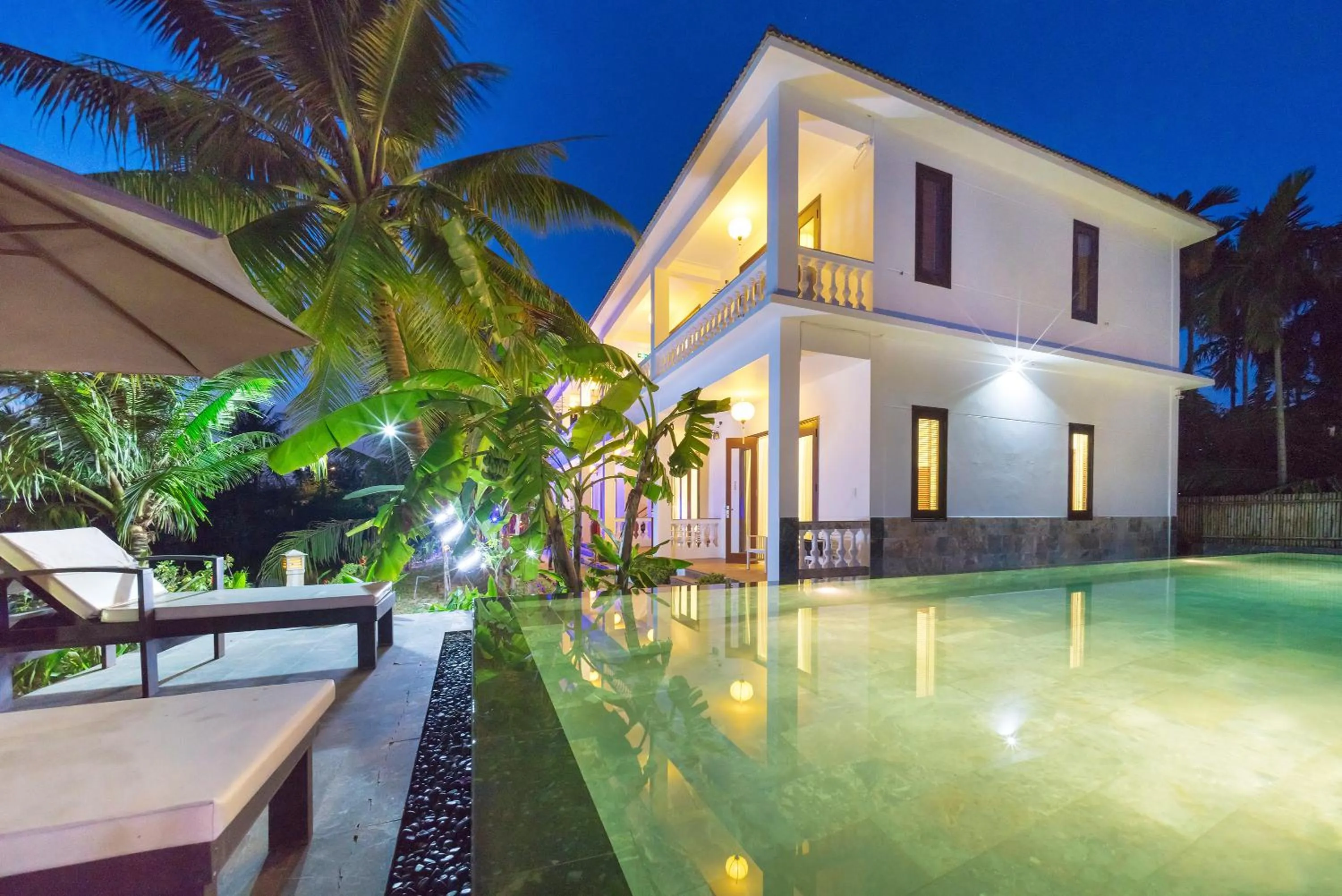 Swimming pool, Property Building in Luna Villa