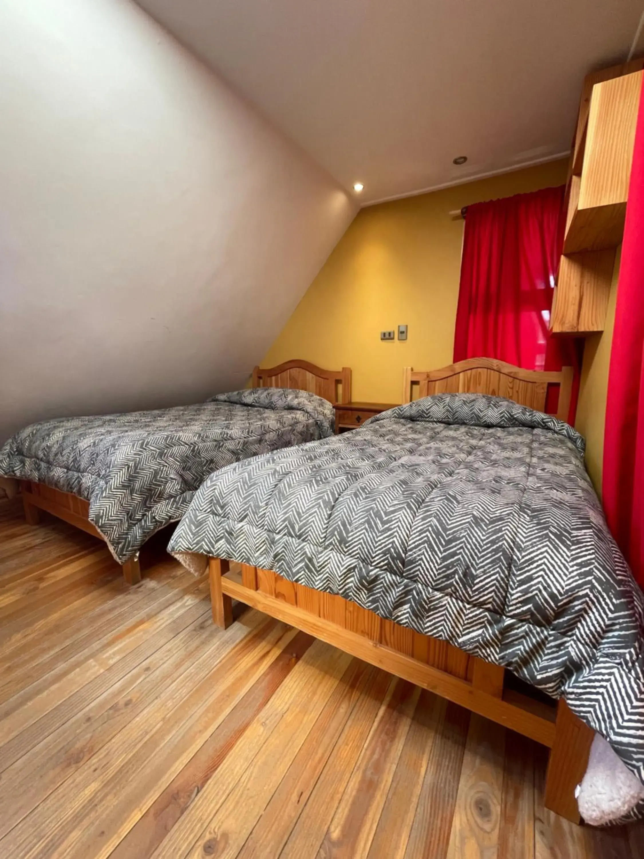 Standard Twin Room with Shared Bathroom in Hostal Corvatsch Chile Standard Twin Room with Shared Bathroom in Hostal Corvatsch Chile