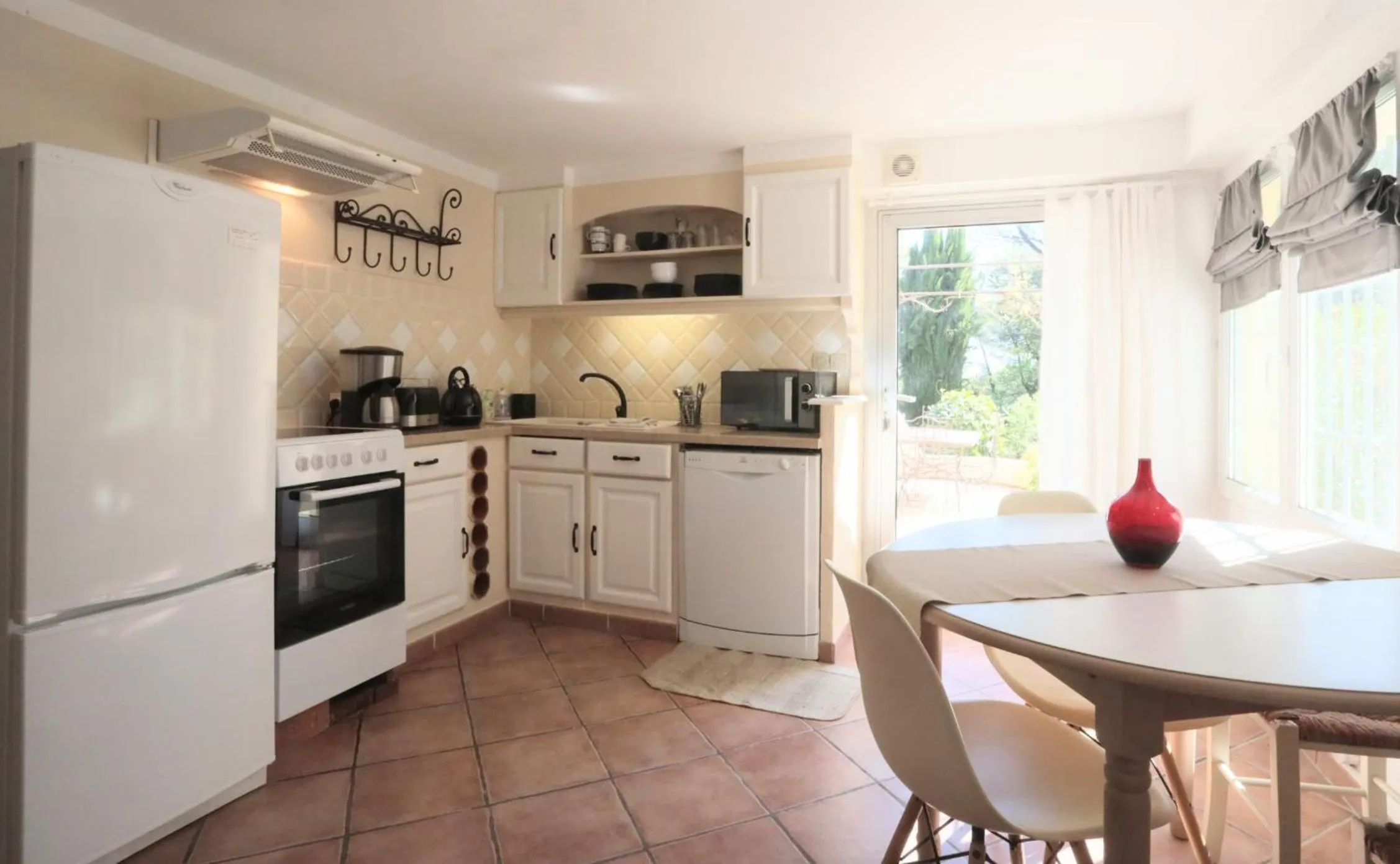 Kitchen or kitchenette in Le Laou