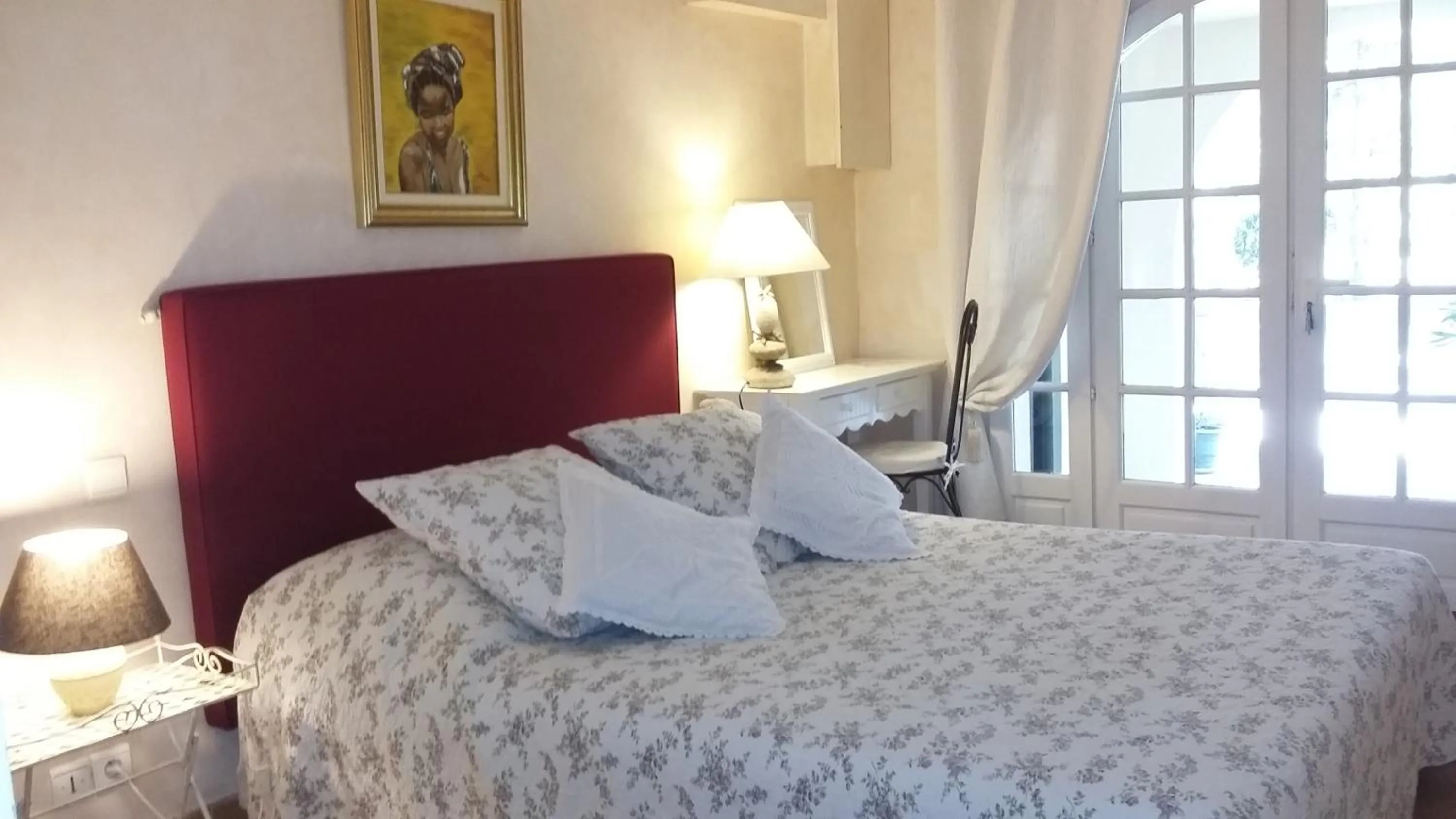 Photo of the whole room, Bed in Le Laou