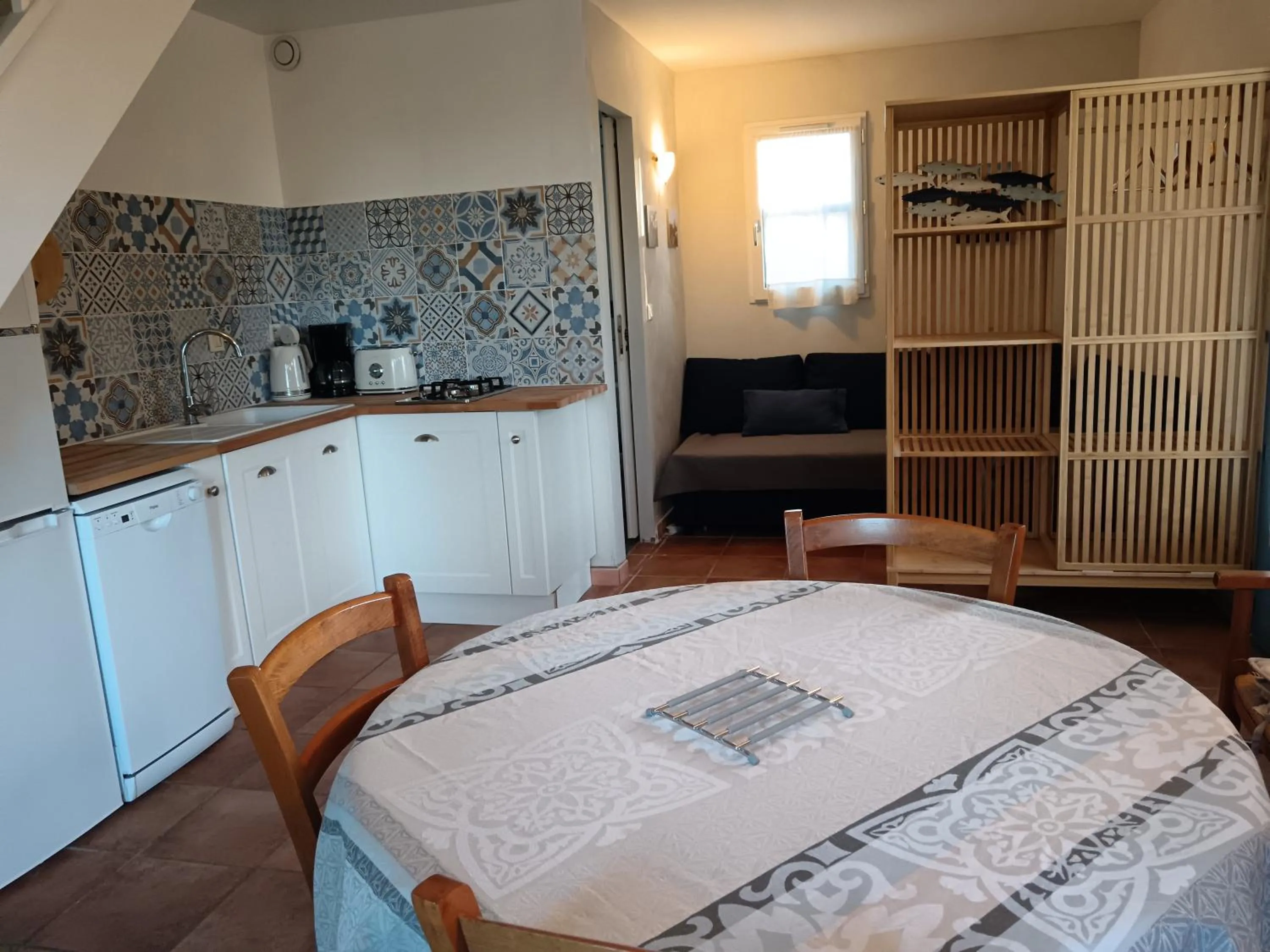 Kitchen or kitchenette, Bed in Mas de la Tour Carbonnière