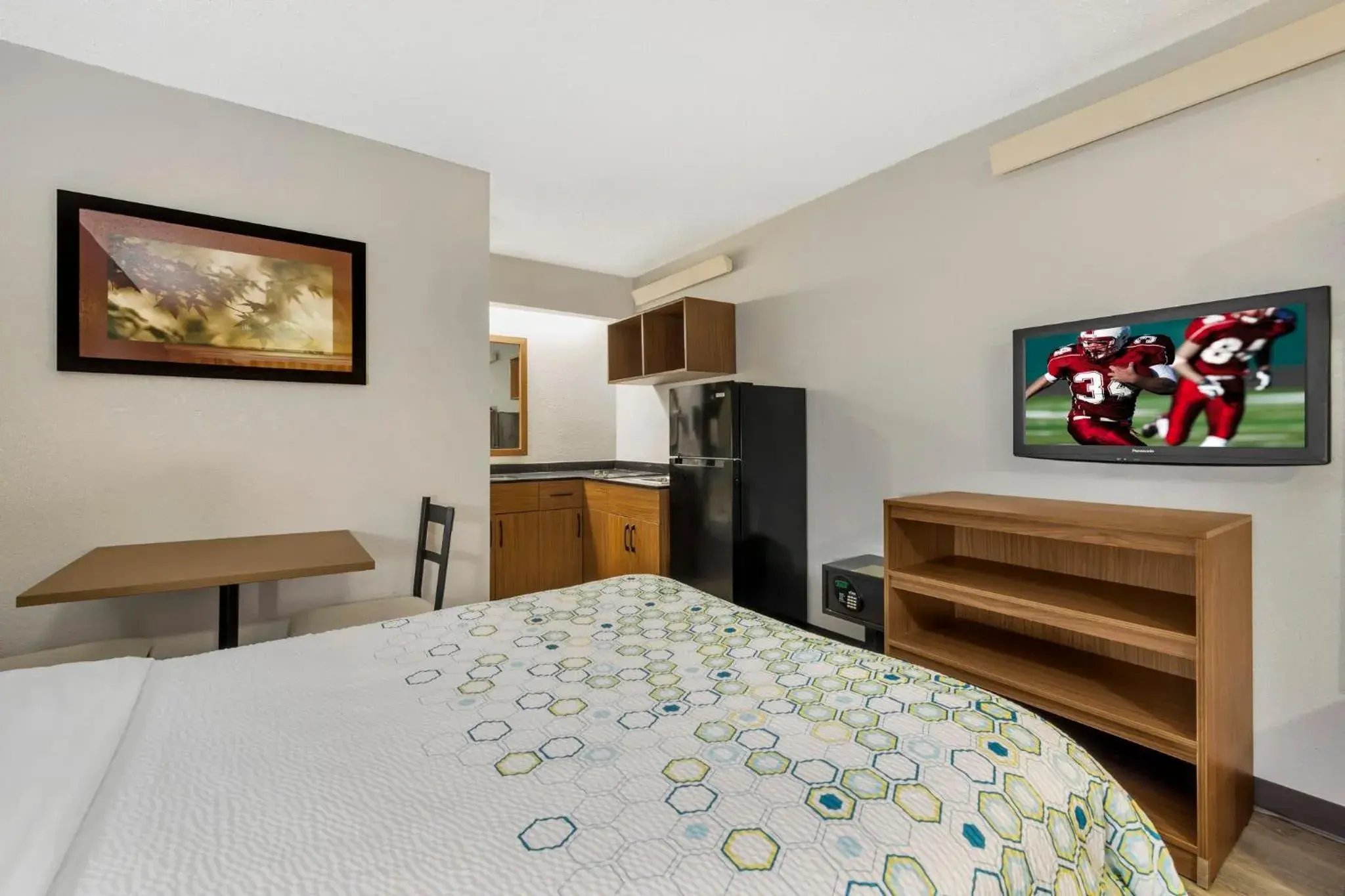 Photo of the whole room, Bed in HomeTowne Studios by Red Roof Buffalo - Niagara Airport Photo of the whole room, Bed in HomeTowne Studios by Red Roof Buffalo - Niagara Airport