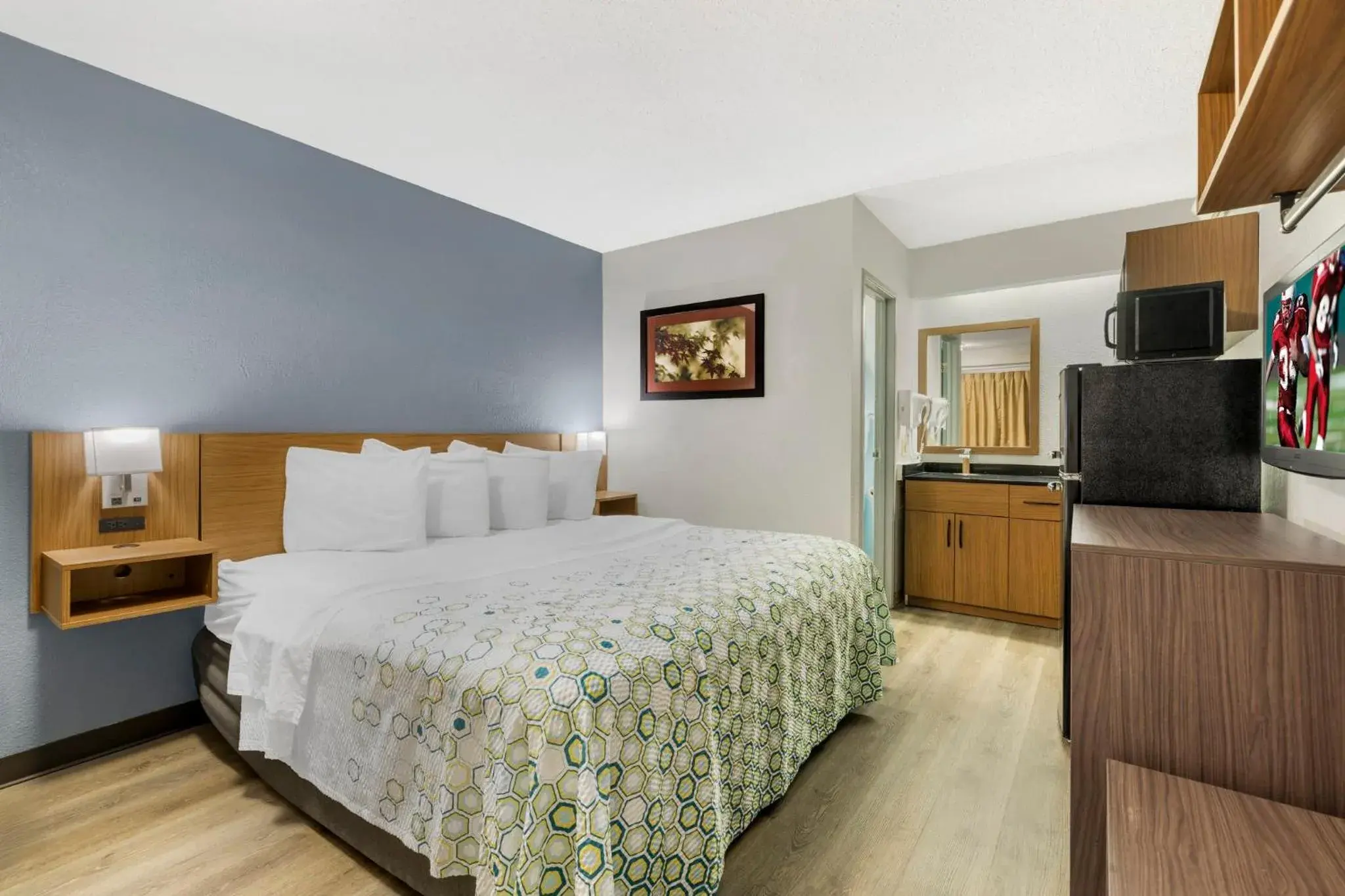 Photo of the whole room, Bed in HomeTowne Studios by Red Roof Buffalo - Niagara Airport Photo of the whole room, Bed in HomeTowne Studios by Red Roof Buffalo - Niagara Airport