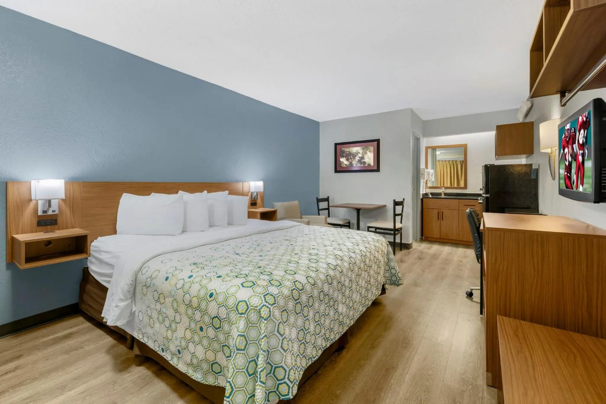 Photo of the whole room, Bed in HomeTowne Studios by Red Roof Buffalo - Niagara Airport