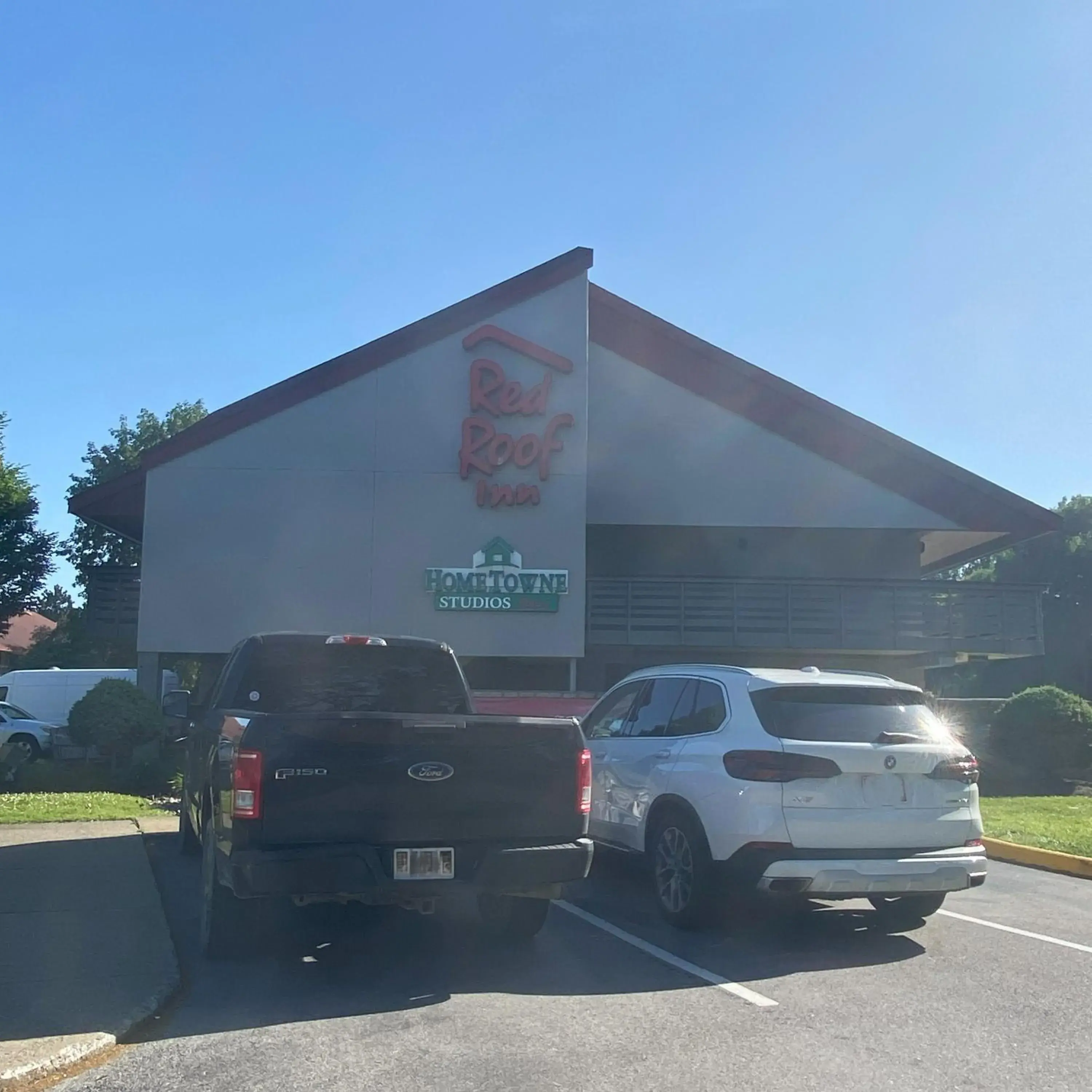 HomeTowne Studios by Red Roof Buffalo - Niagara Airport HomeTowne Studios by Red Roof Buffalo - Niagara Airport