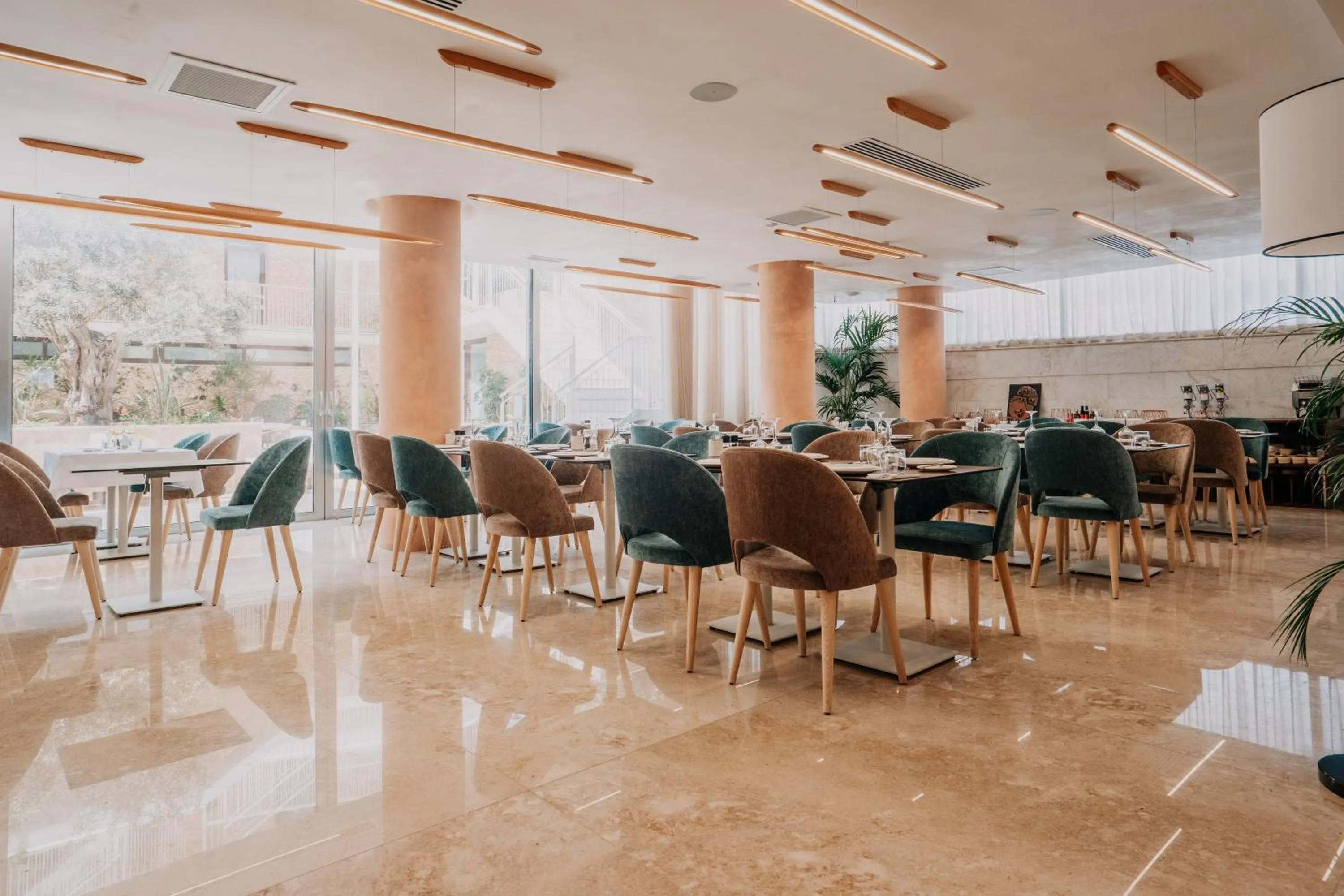 Restaurant/places to eat in Reef Hotel & Spa