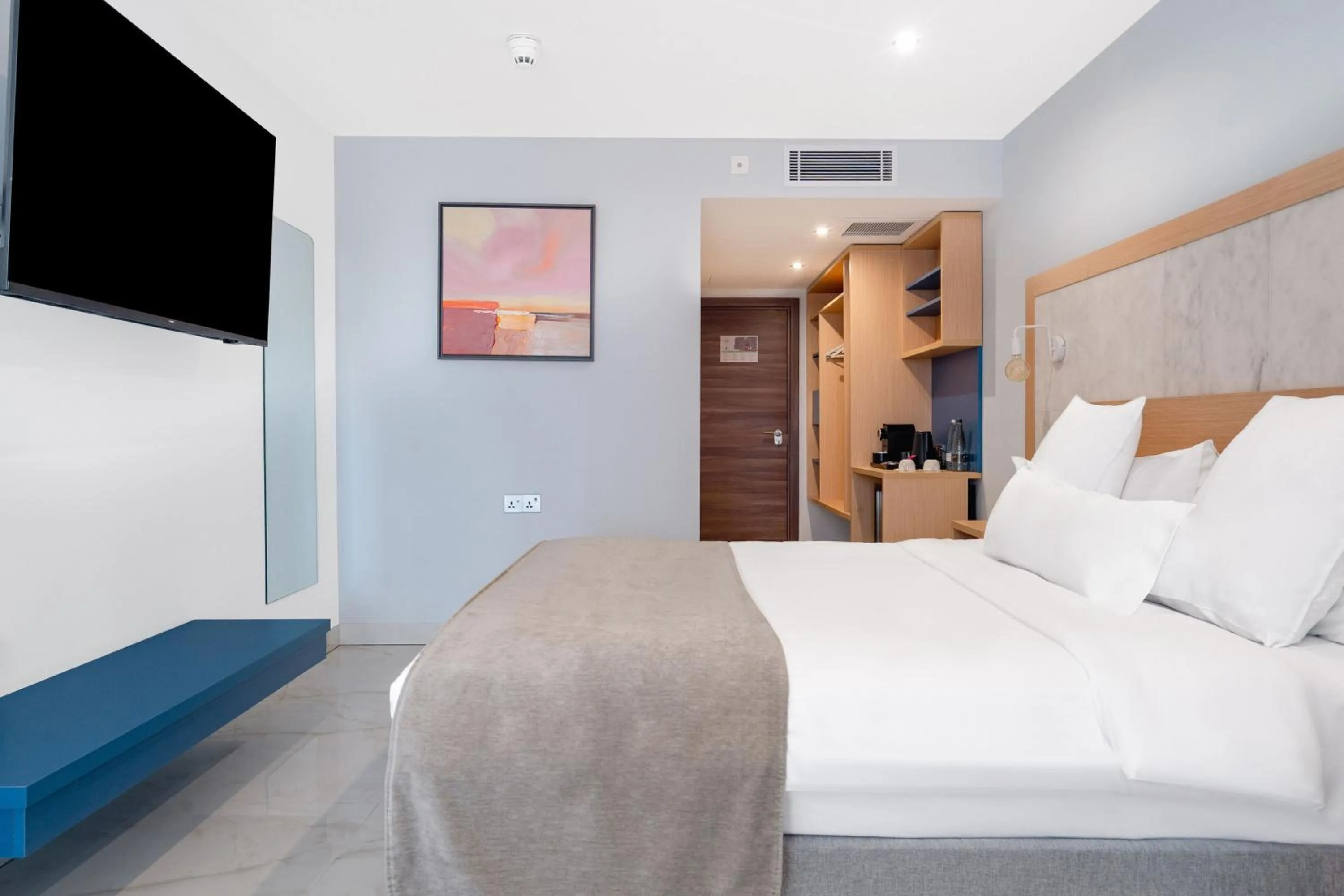 TV and multimedia, Bed in Reef Hotel & Spa