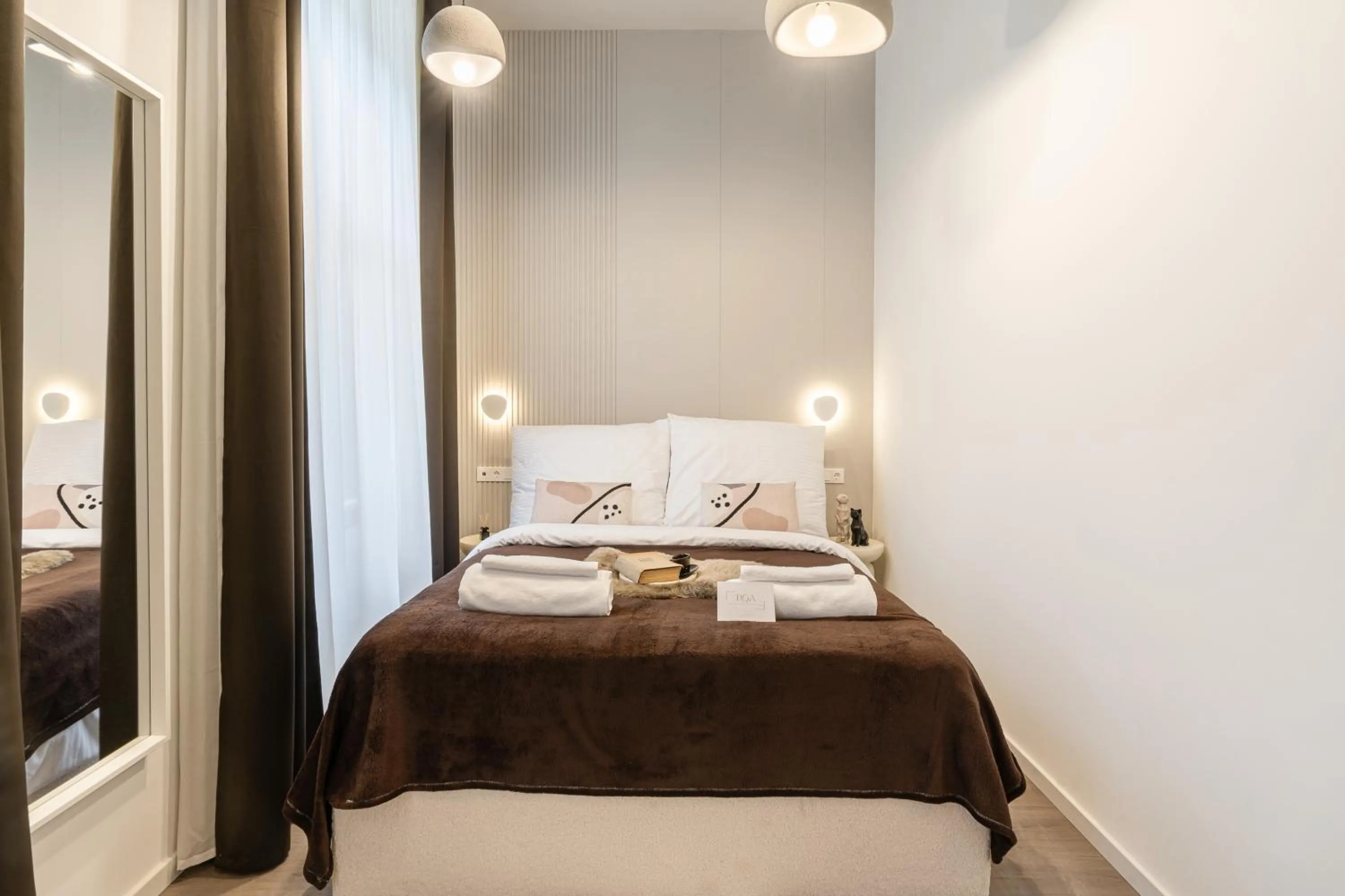 Bed in Oasis Luxe Boutique Suites by BQA