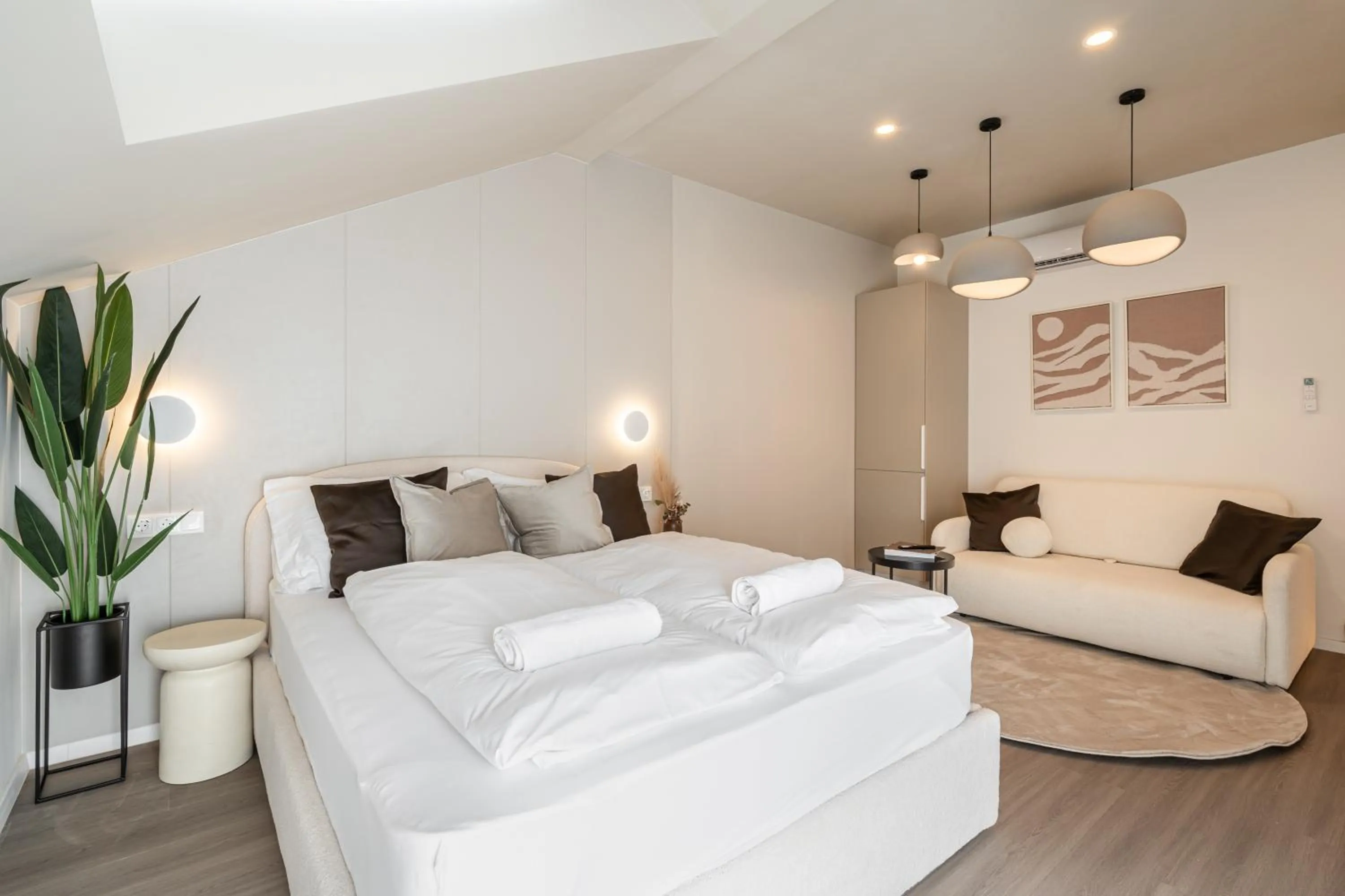 Bed in Oasis Luxe Boutique Suites by BQA