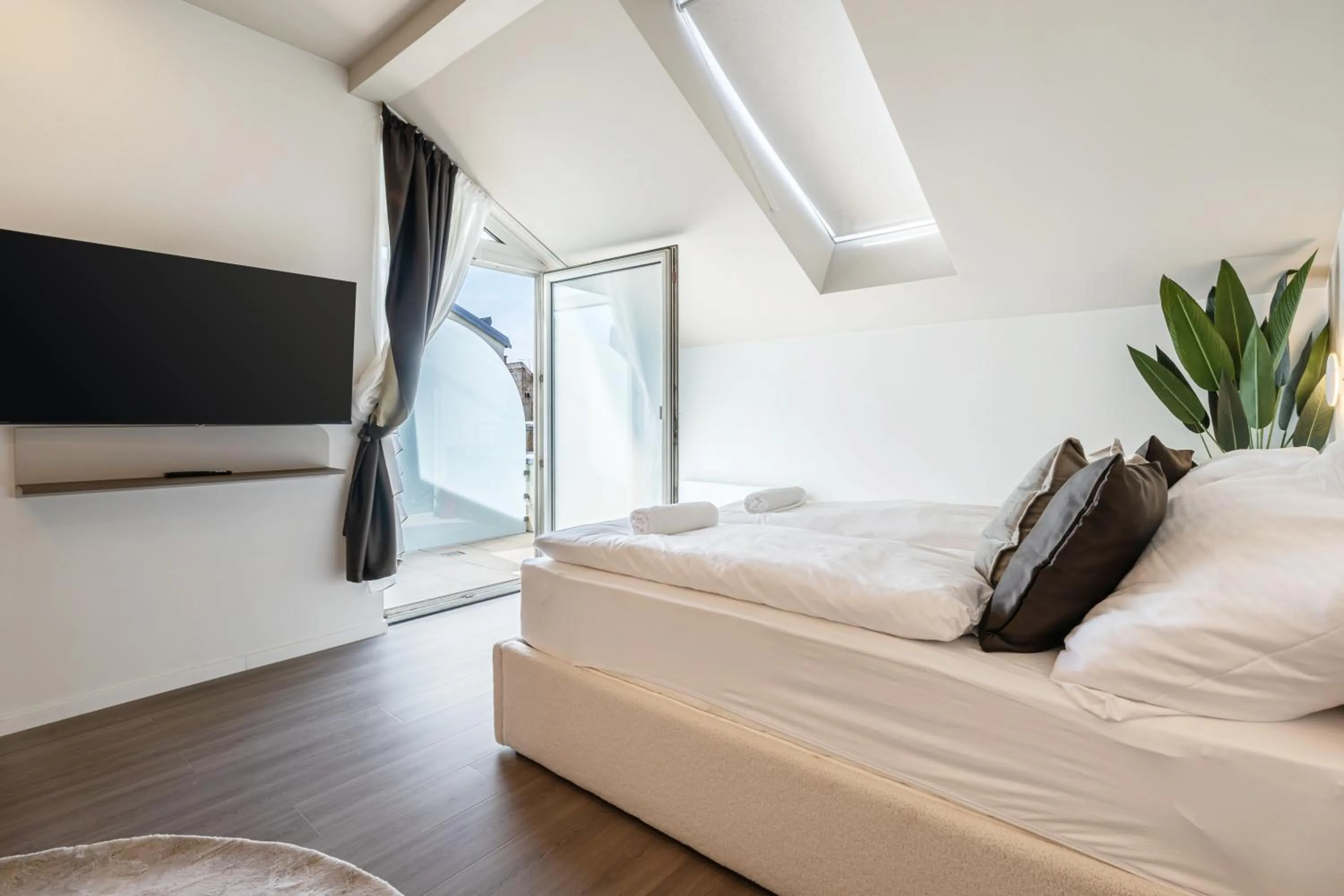 Bed in Oasis Luxe Boutique Suites by BQA