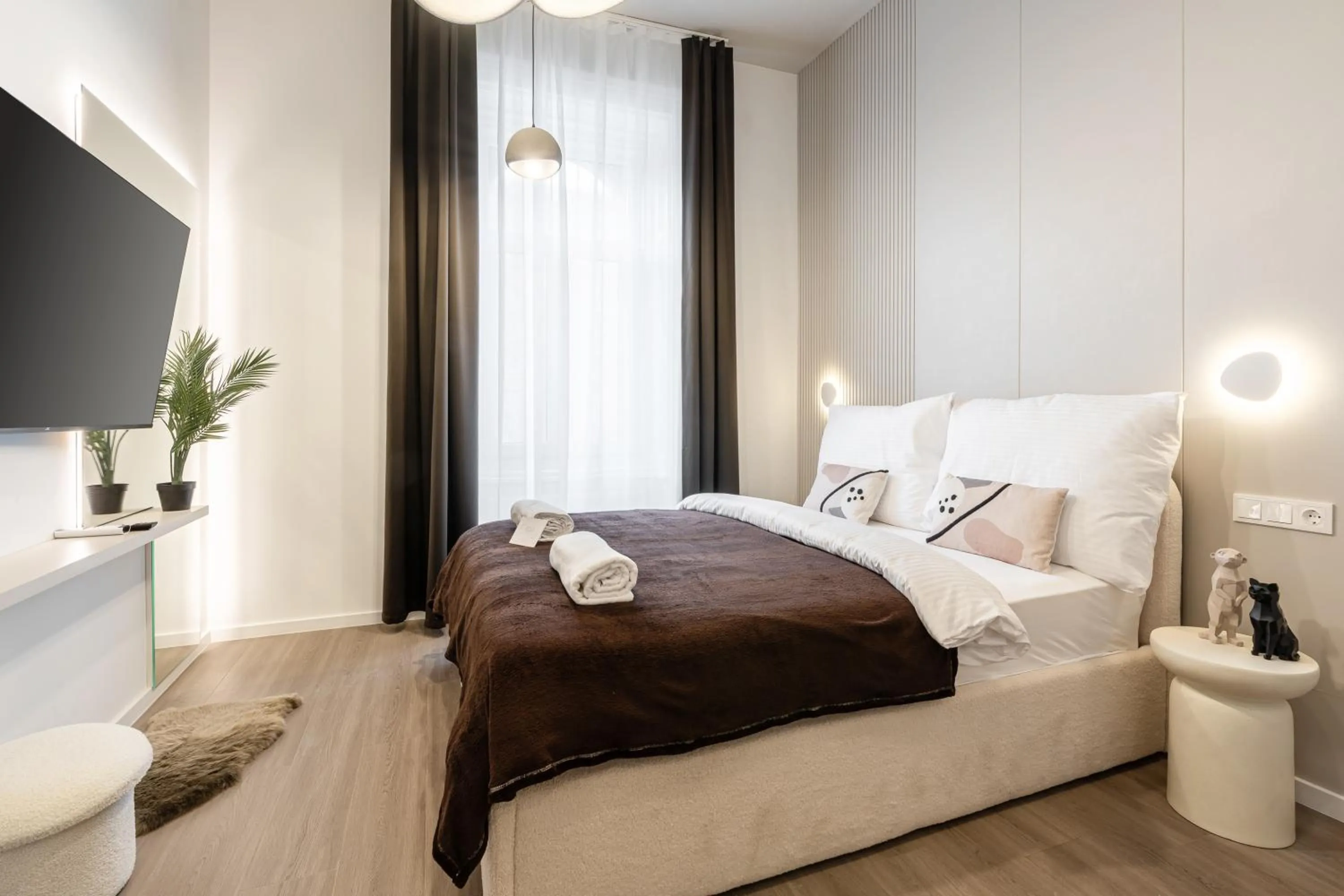 Bed in Oasis Luxe Boutique Suites by BQA