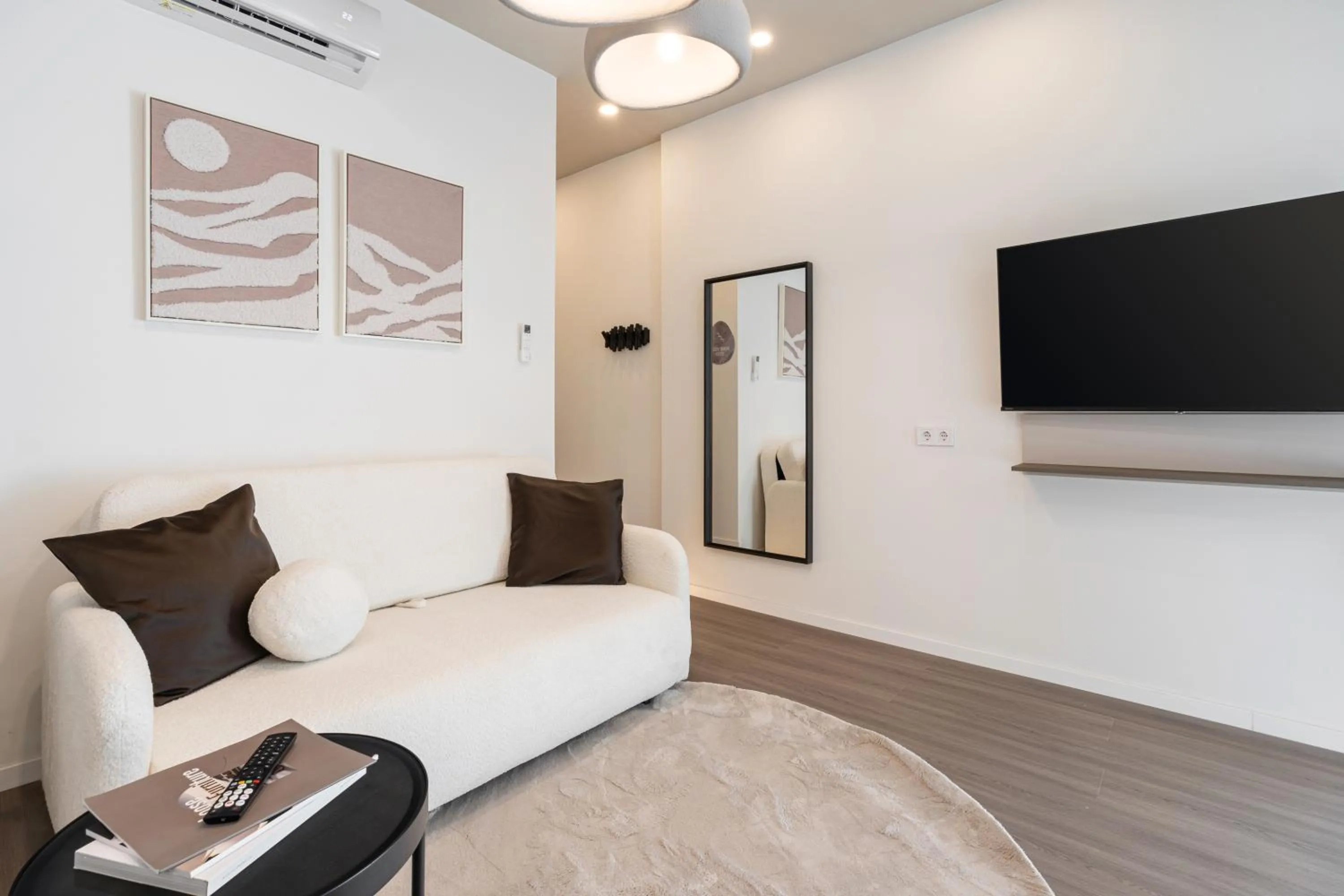 TV and multimedia in Oasis Luxe Boutique Suites by BQA