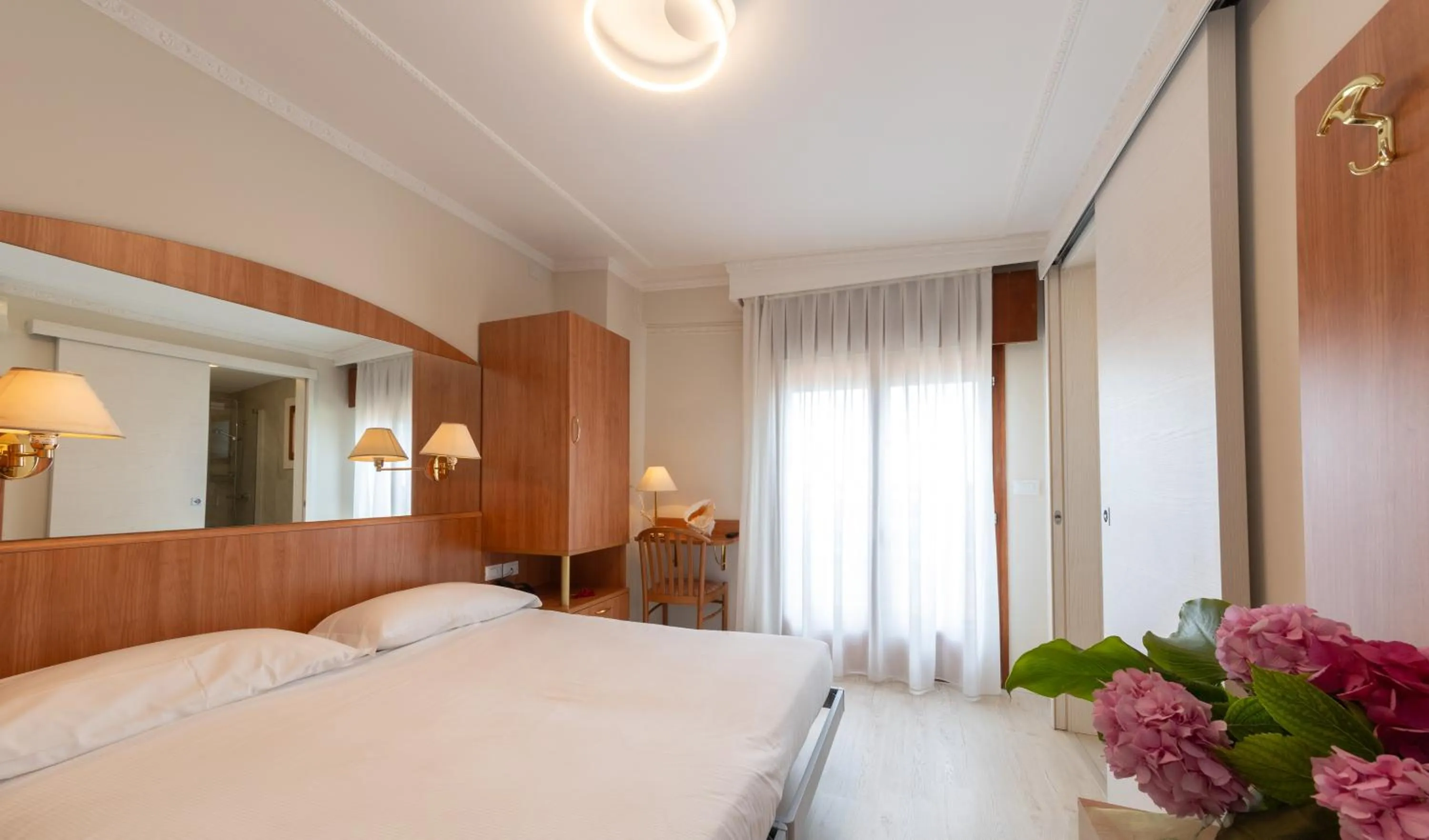 Bedroom, Bed in Hotel Smeraldo