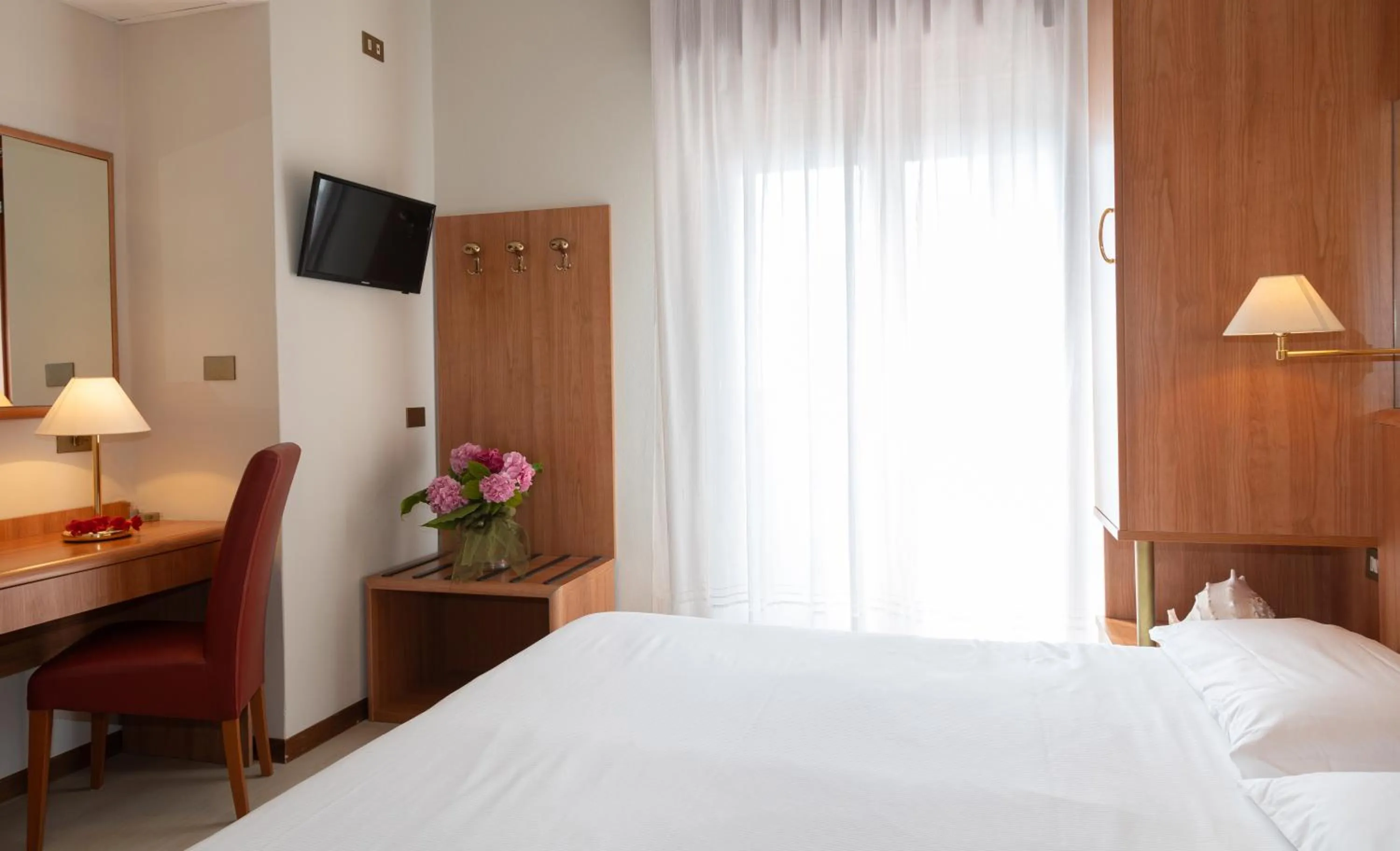 Bedroom, Bed in Hotel Smeraldo