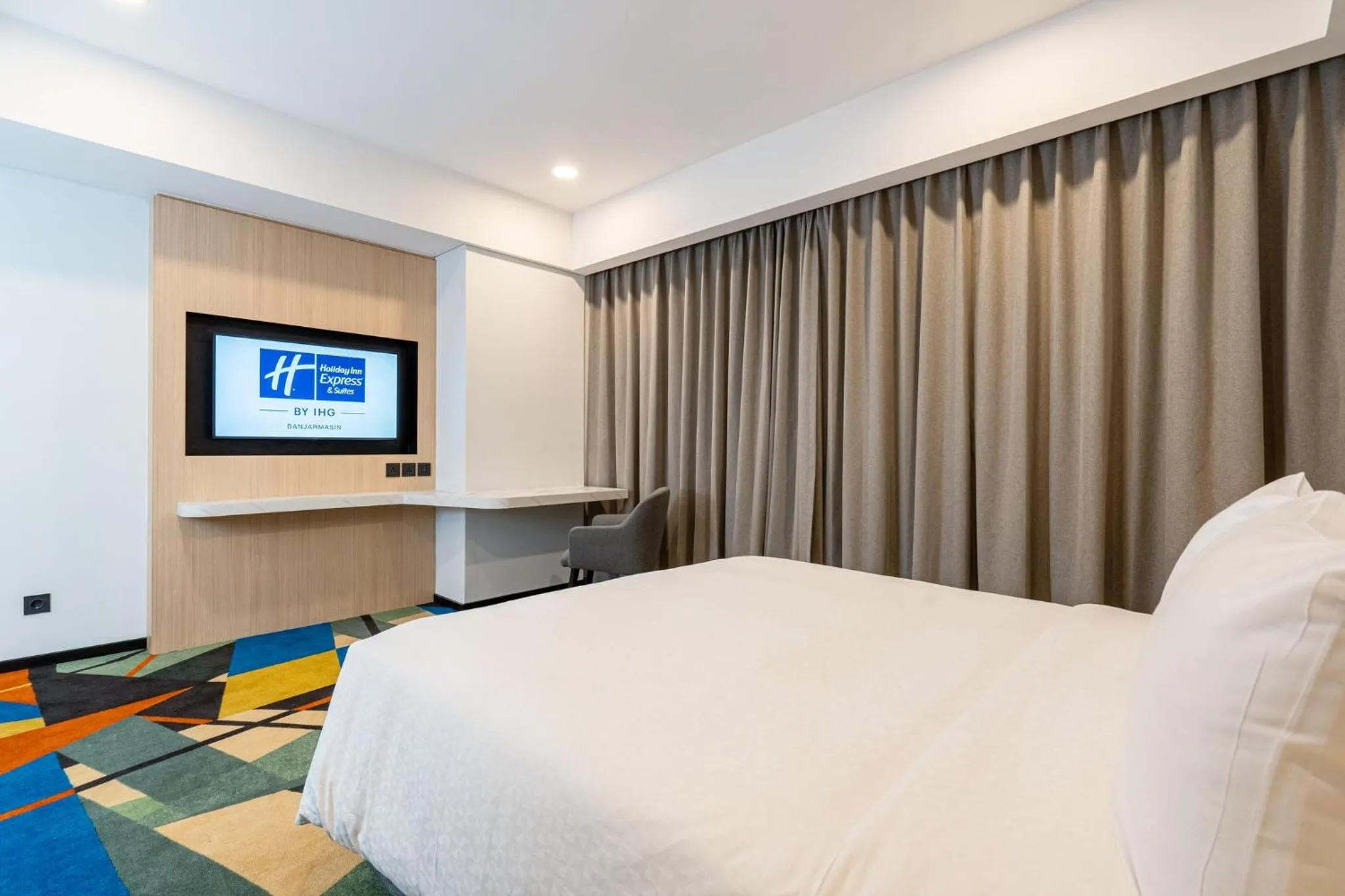 Photo of the whole room, Bed in Holiday Inn Express & Suites Banjarmasin by IHG