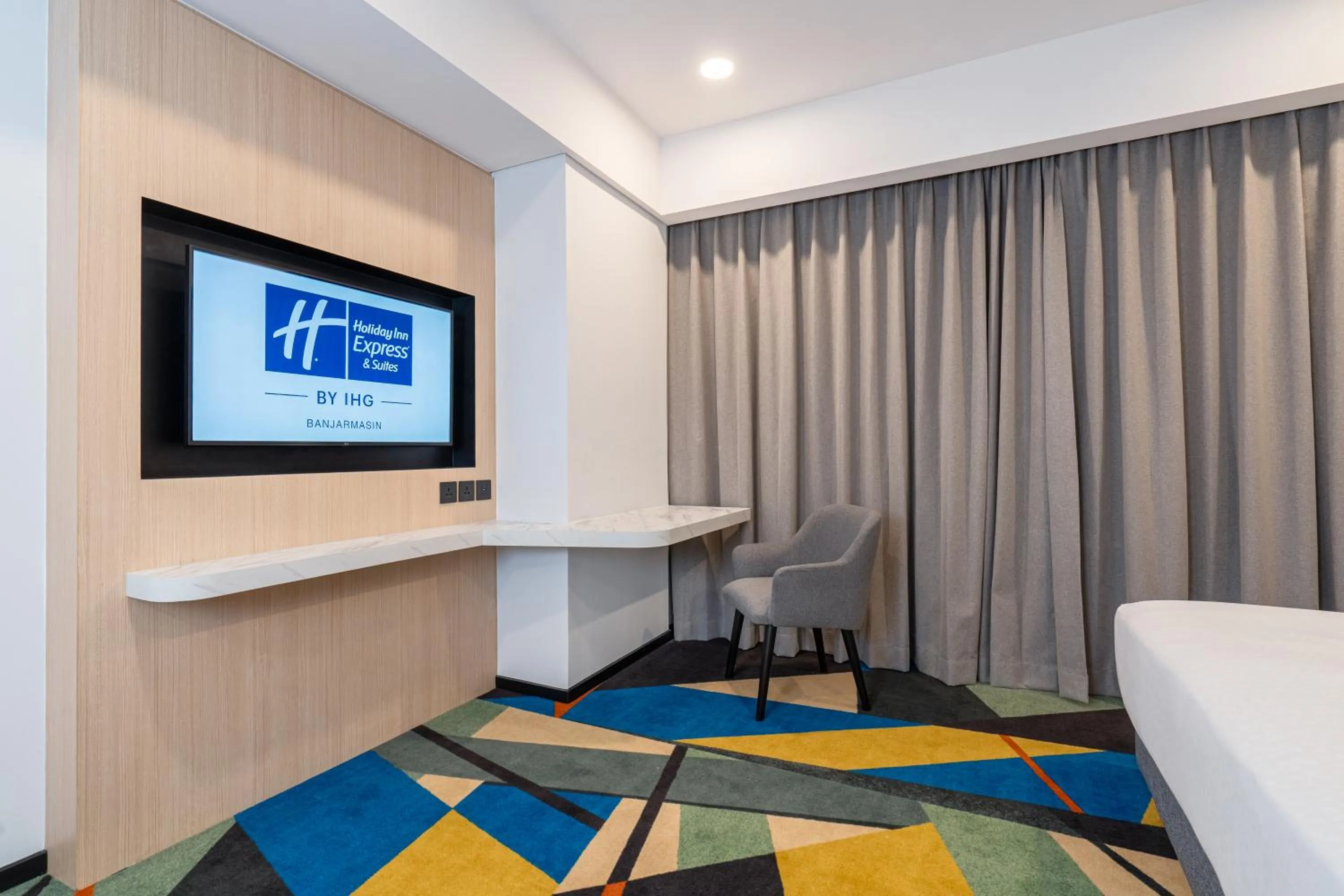 TV and multimedia in Holiday Inn Express & Suites Banjarmasin by IHG