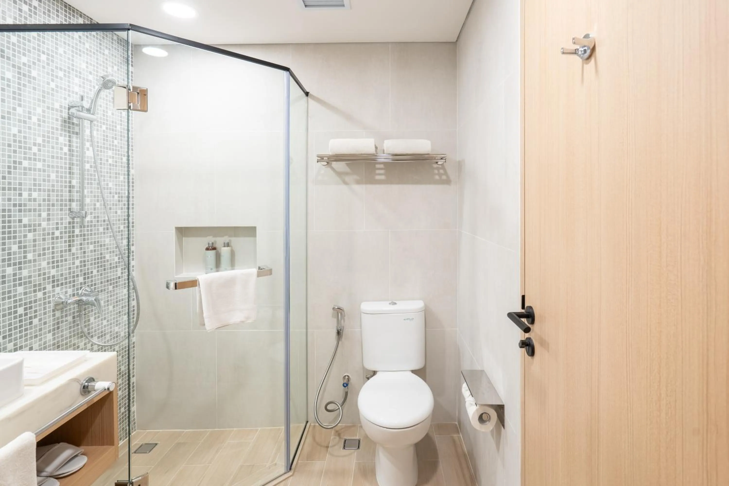 Shower in Holiday Inn Express & Suites Banjarmasin by IHG