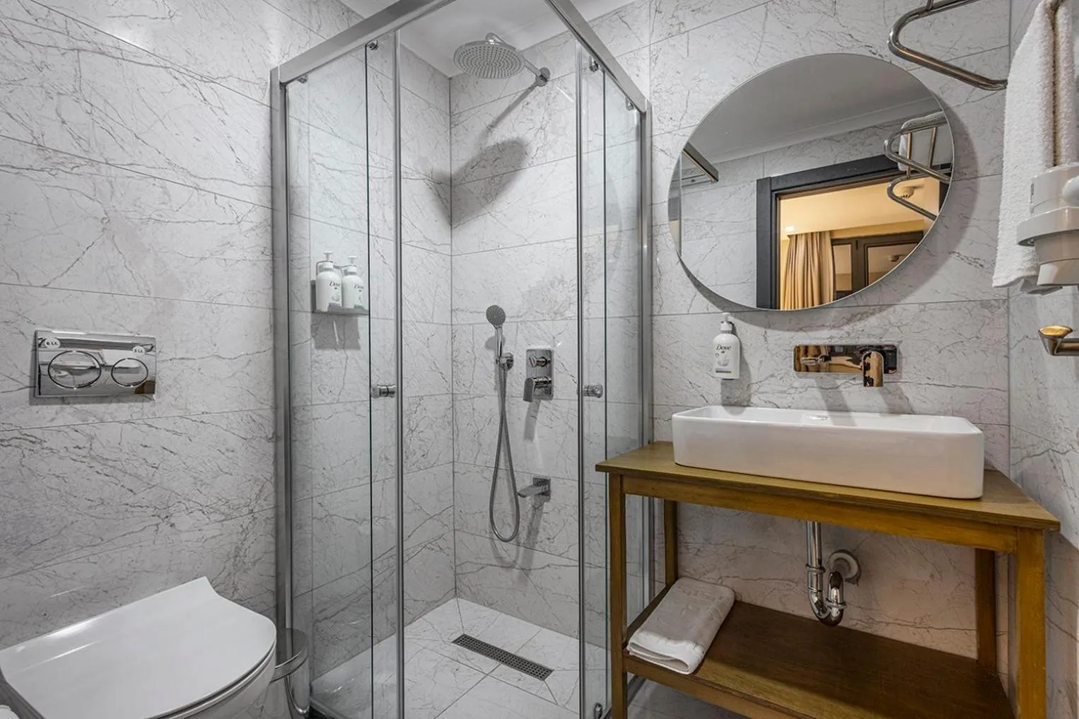 Bathroom in Garner Hotel Istanbul - Airport Arnavutkoy by IHG