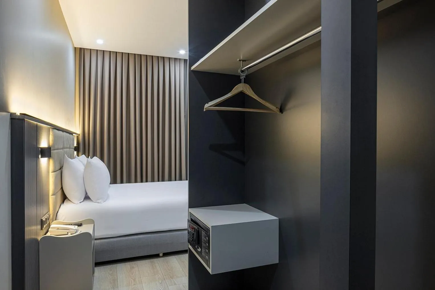 Photo of the whole room, Bed in Garner Hotel Istanbul - Airport Arnavutkoy by IHG