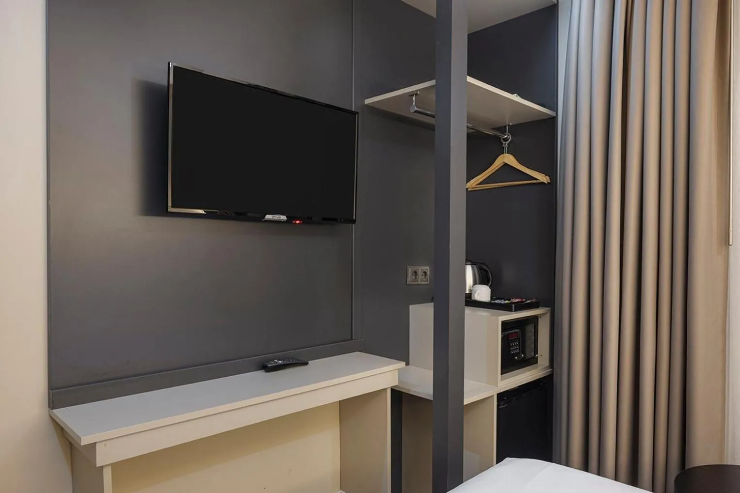 Photo of the whole room, Bed in Garner Hotel Istanbul - Airport Arnavutkoy by IHG