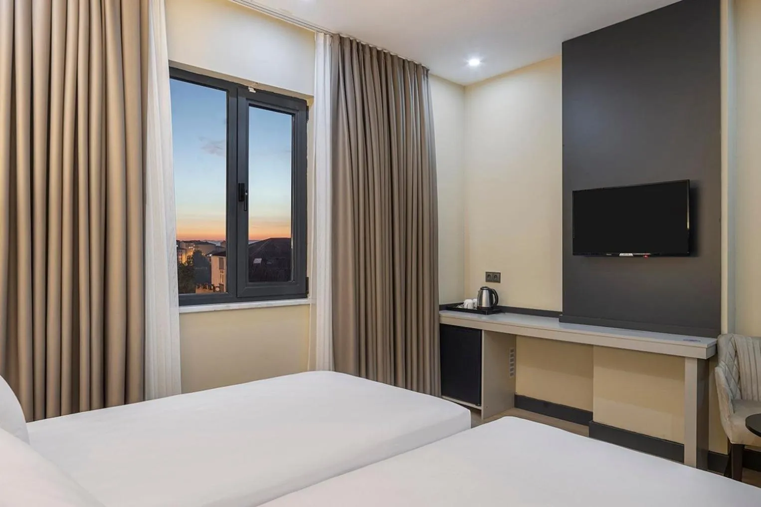 Photo of the whole room, Bed in Garner Hotel Istanbul - Airport Arnavutkoy by IHG