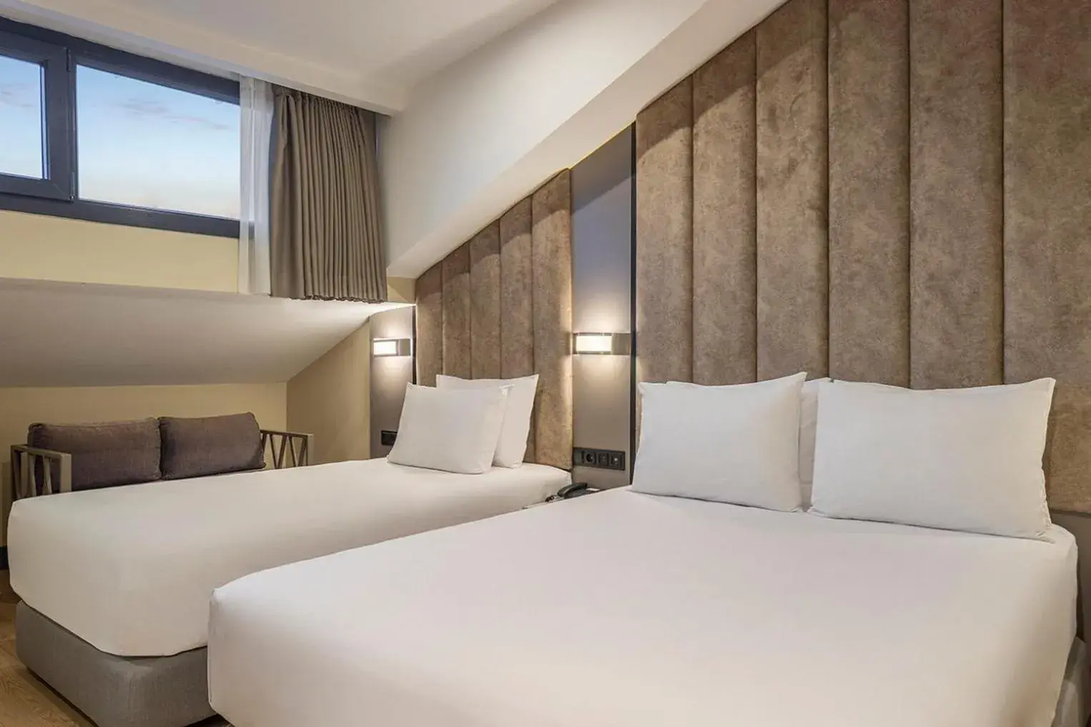 Premium Room with One Queen and One Single Bed in Garner Hotel Istanbul - Airport Arnavutkoy by IHG Premium Room with One Queen and One Single Bed in Garner Hotel Istanbul - Airport Arnavutkoy by IHG