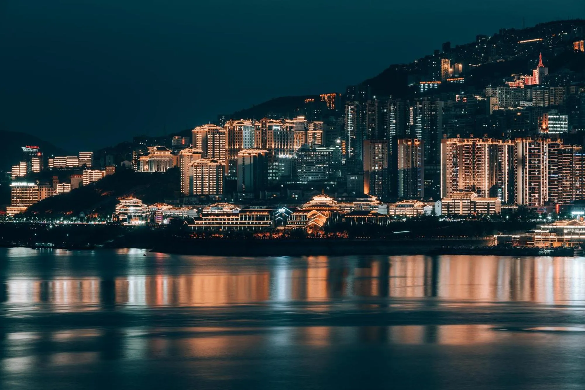 Night in HUALUXE Hotels and Resorts Chongqing Wushan by IHG