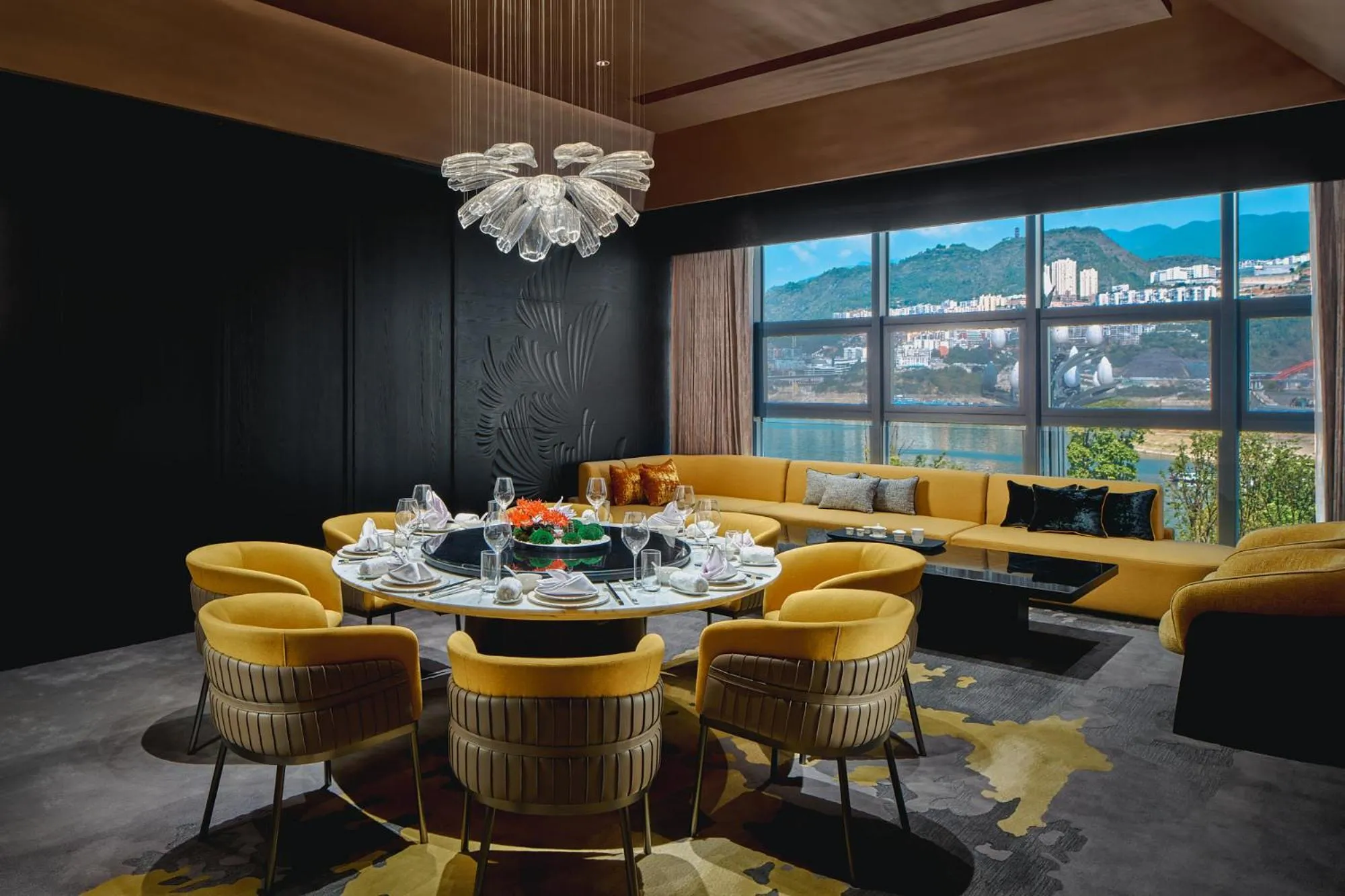 Restaurant/places to eat in HUALUXE Hotels and Resorts Chongqing Wushan by IHG