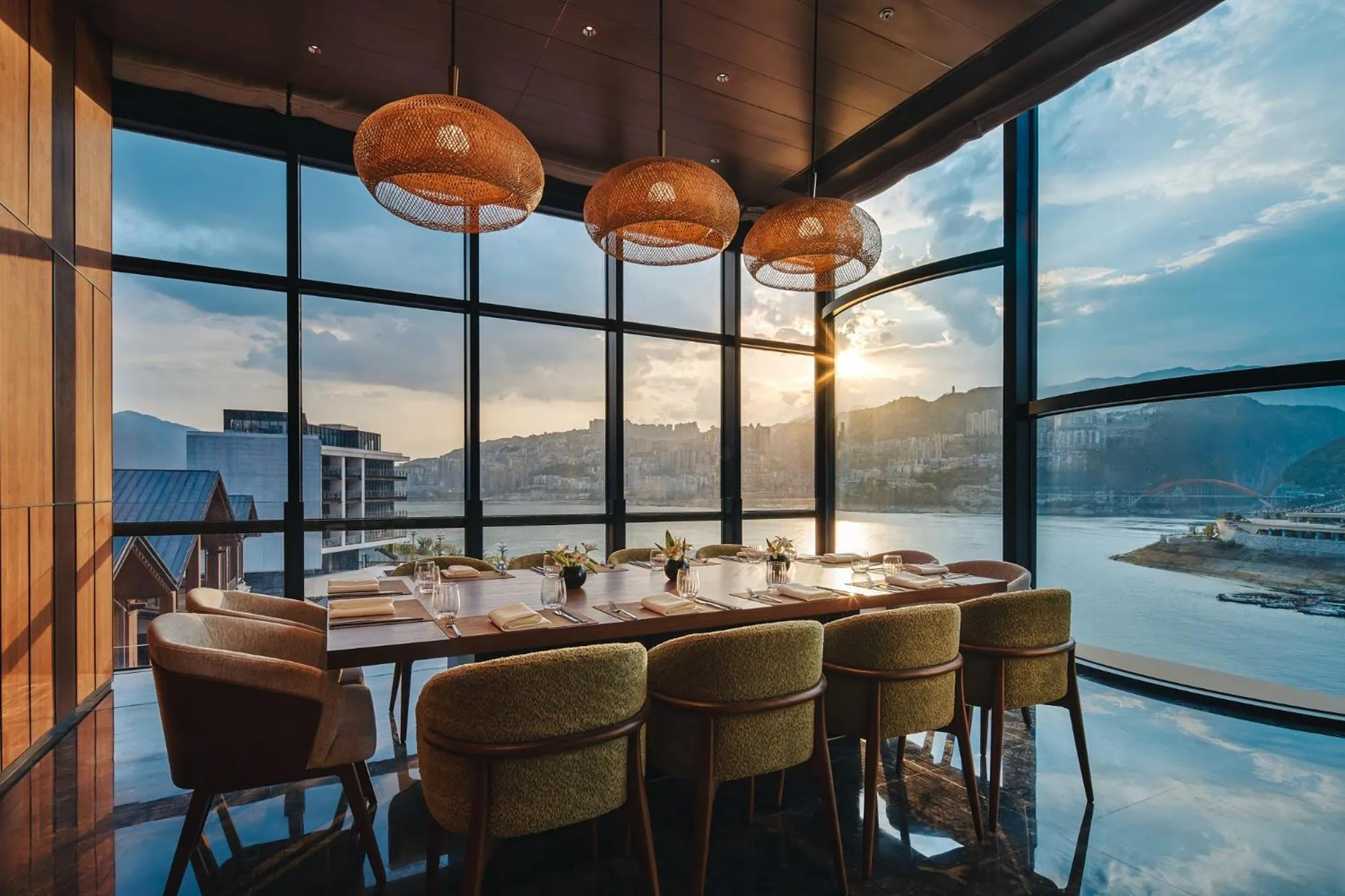 Restaurant/places to eat in HUALUXE Hotels and Resorts Chongqing Wushan by IHG