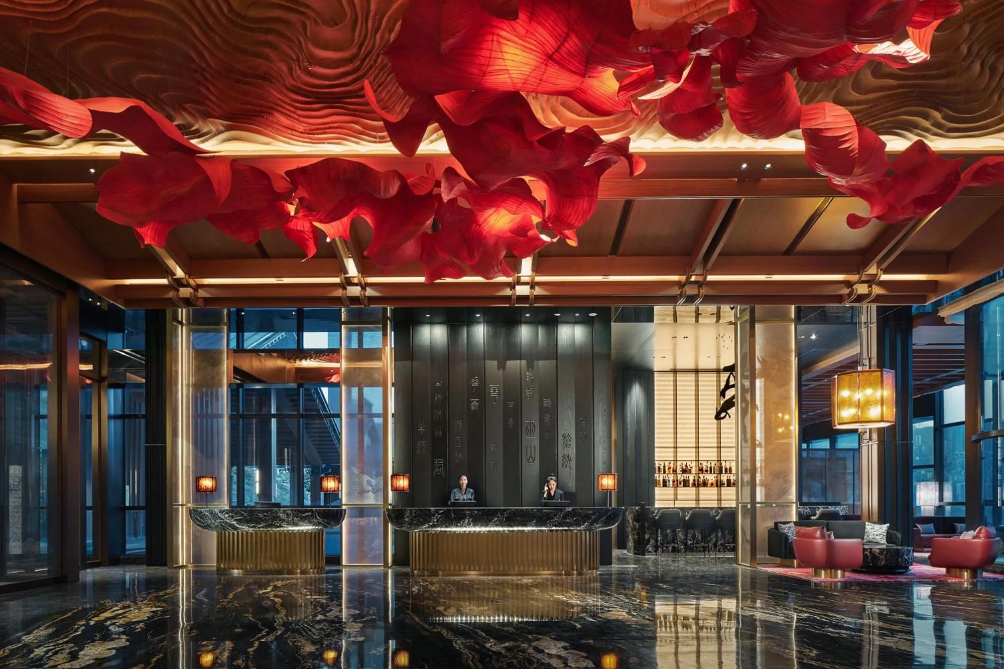 Lobby or reception in HUALUXE Hotels and Resorts Chongqing Wushan by IHG